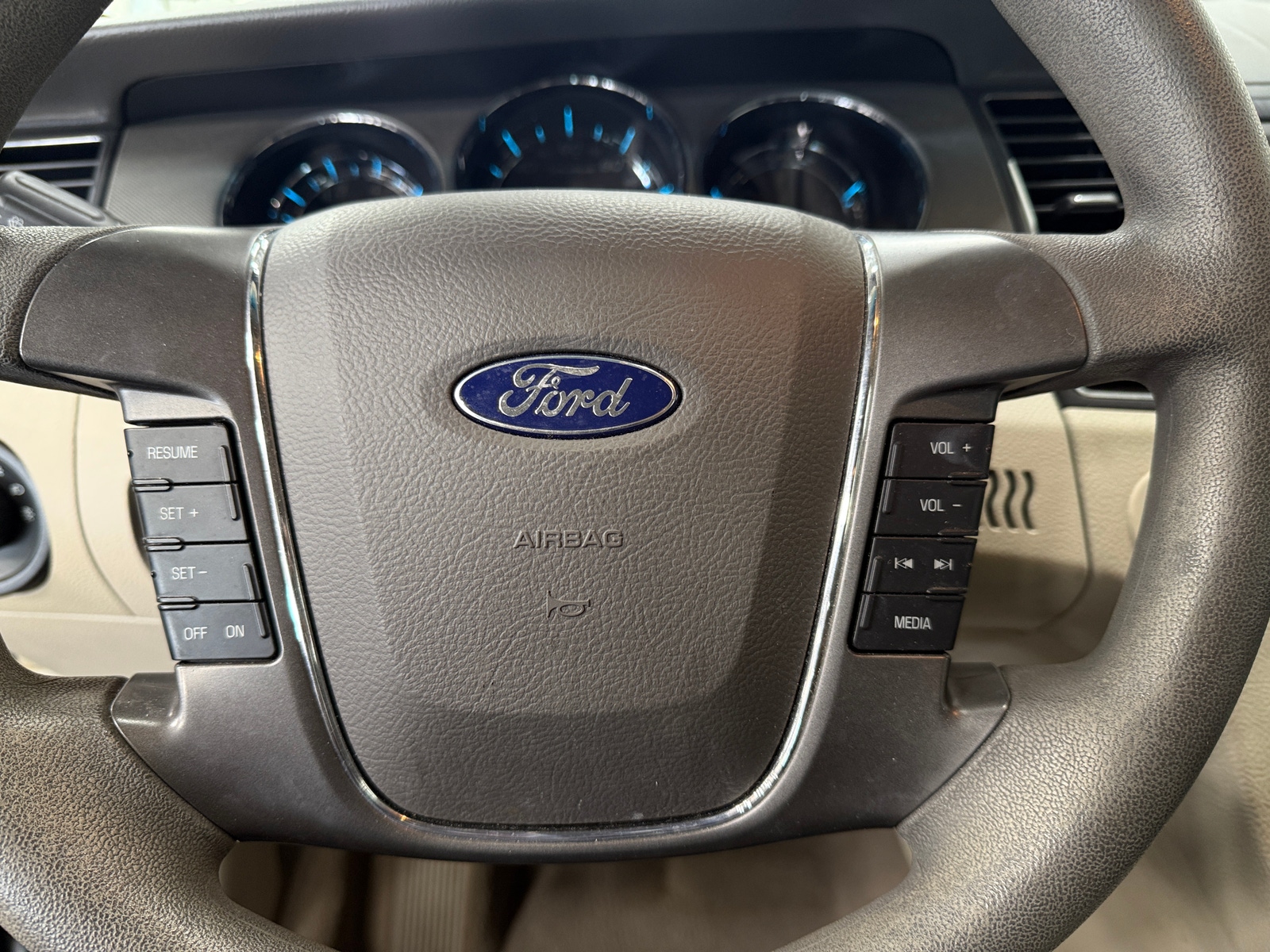 Thumbnail: 2010 Ford Taurus - 5
