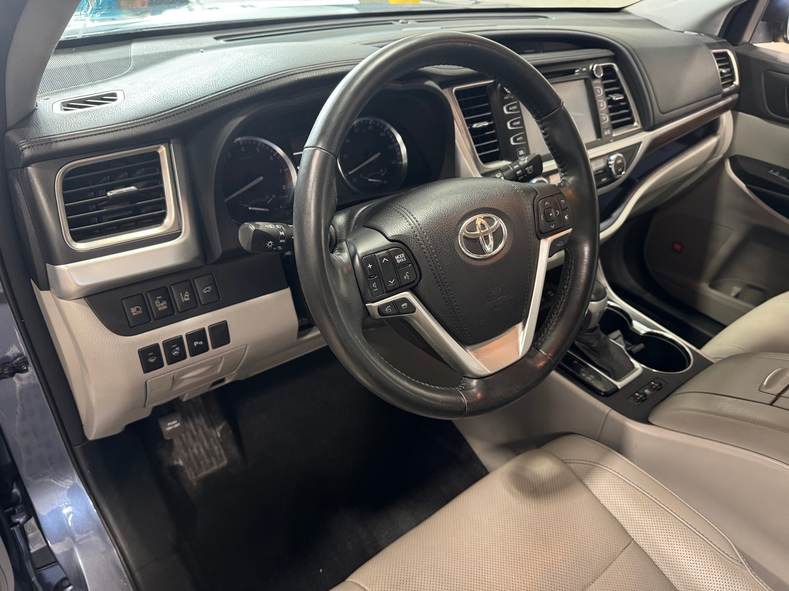 Thumbnail: 2015 Toyota Highlander - 2