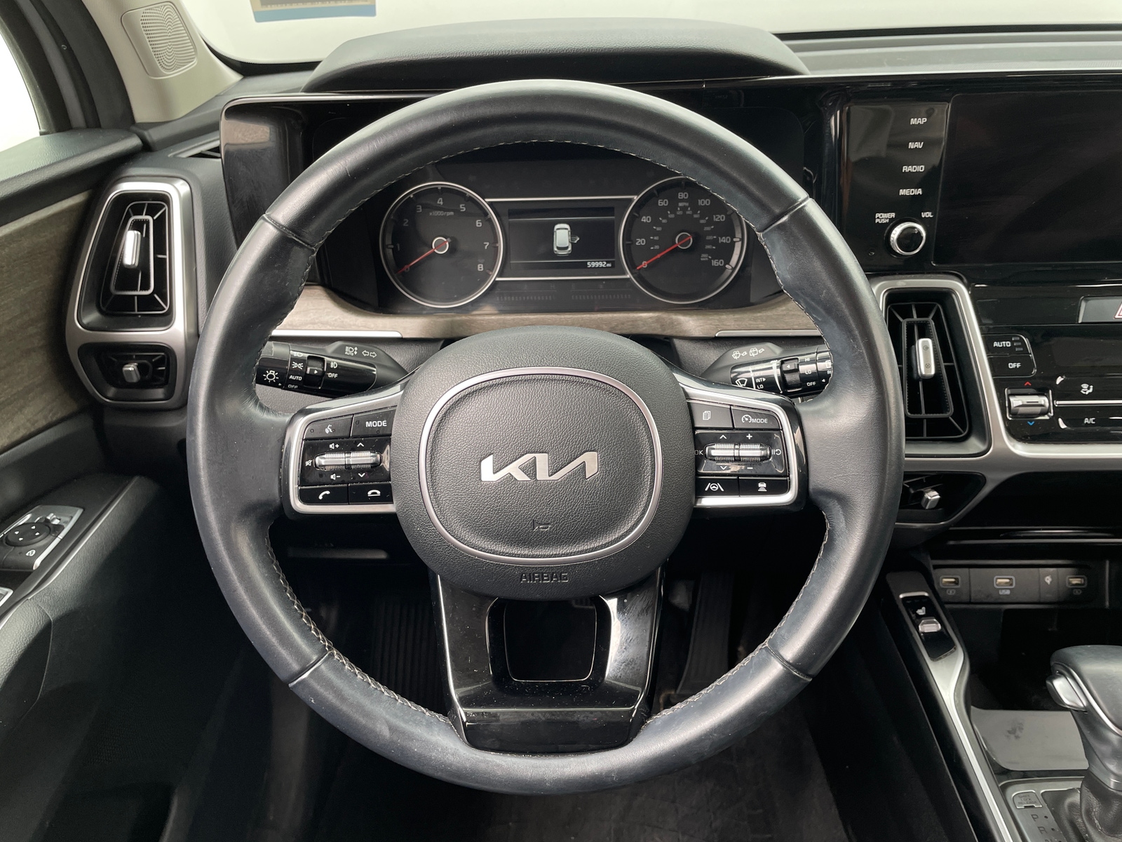 Thumbnail: 2023 Kia Sorento - 4