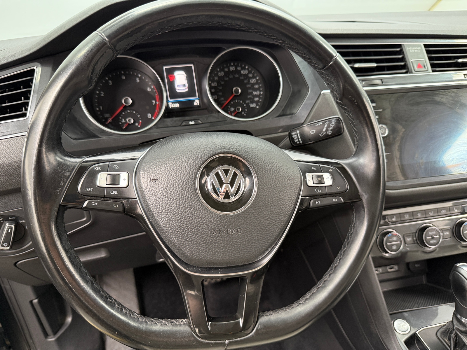 Thumbnail: 2018 Volkswagen Tiguan - 4
