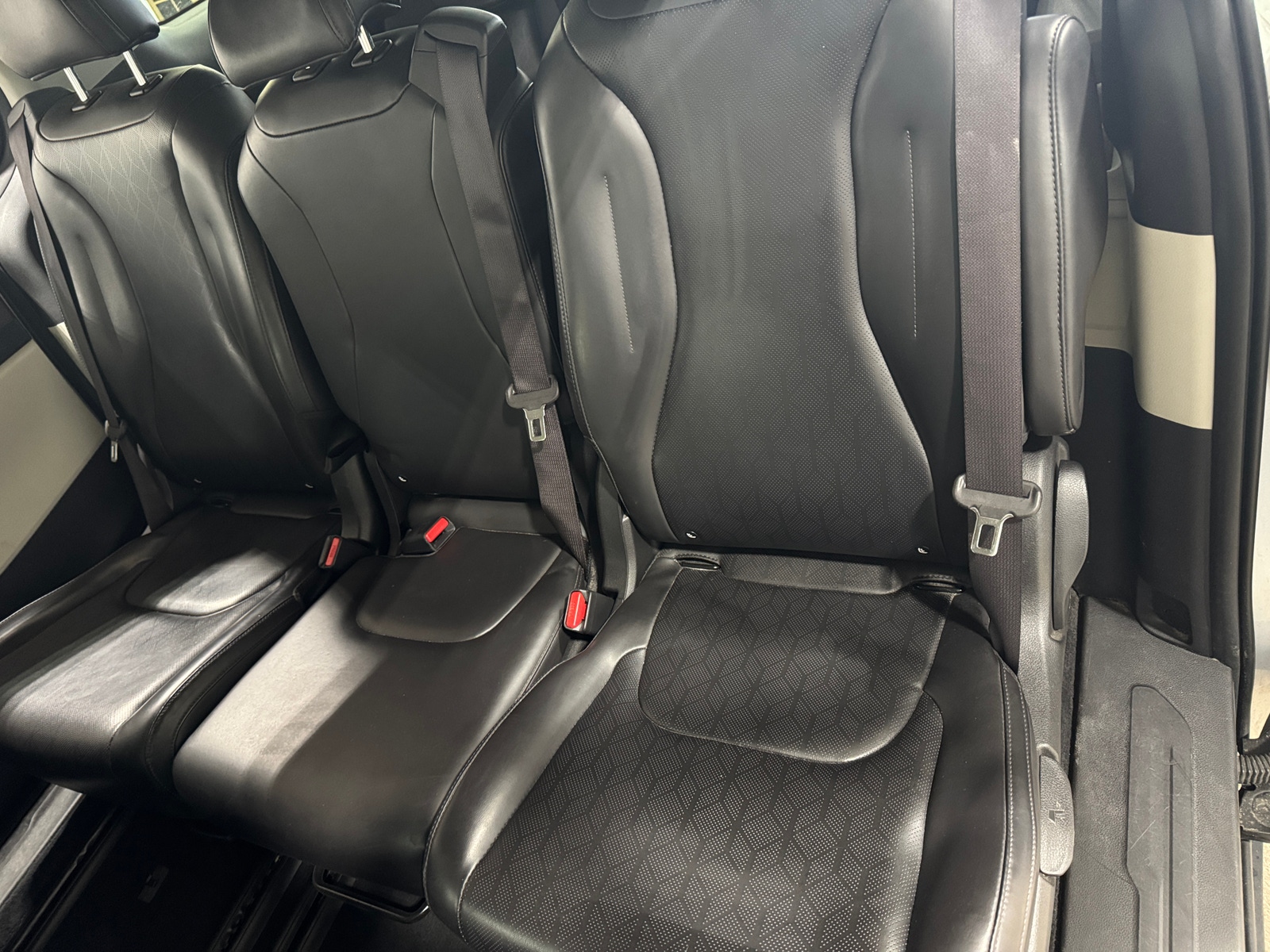 Thumbnail: 2023 Kia Carnival - 5