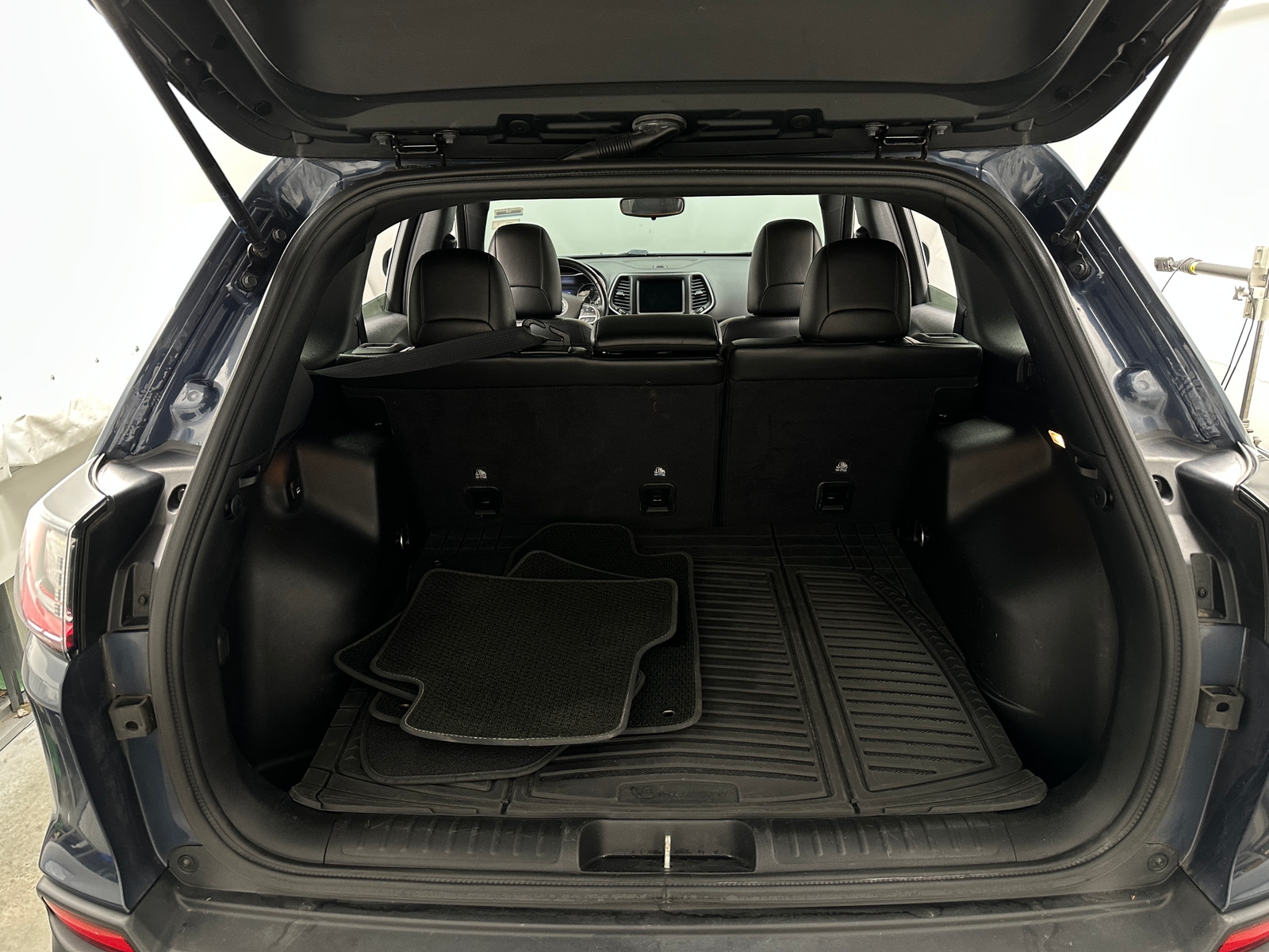 Thumbnail: 2021 Jeep Cherokee - 6