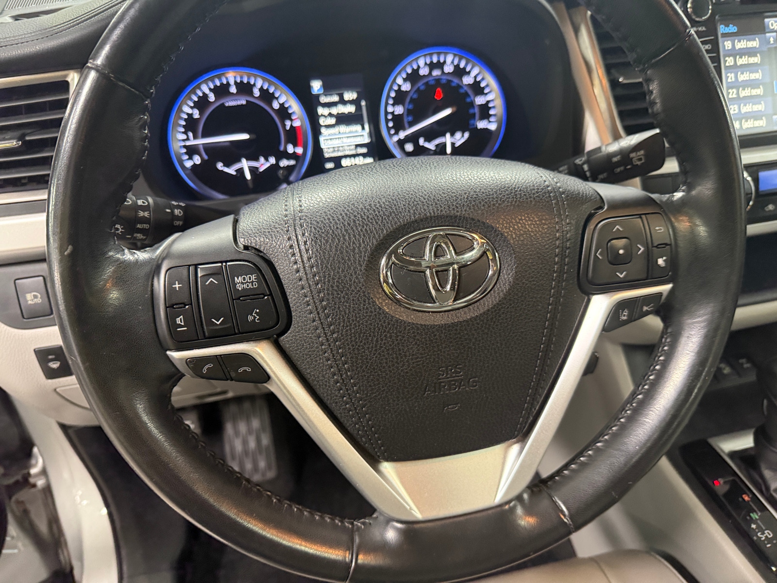 Thumbnail: 2017 Toyota Highlander - 4