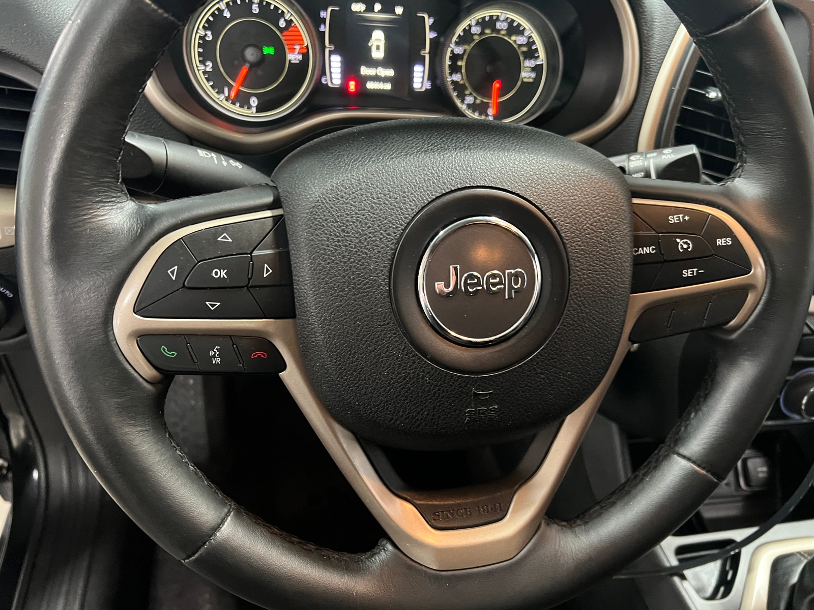 Thumbnail: 2016 Jeep Cherokee - 5