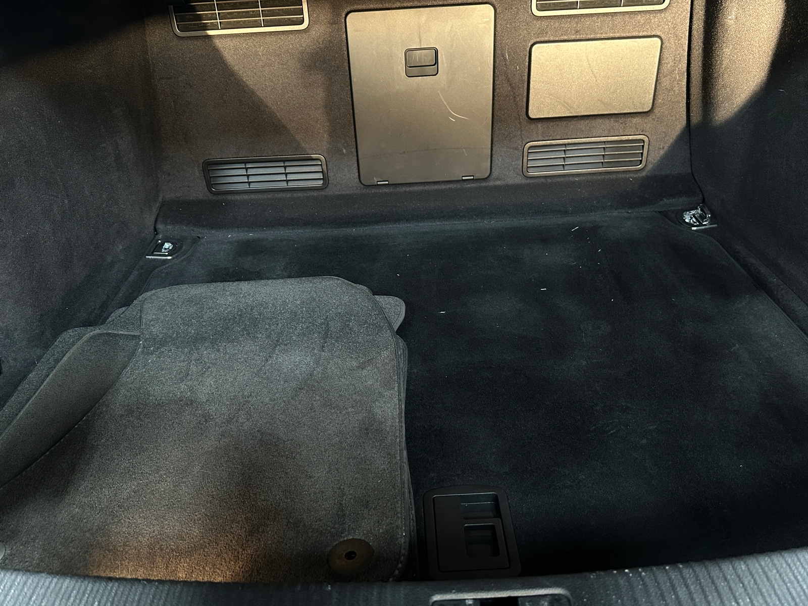 Thumbnail: 2011 Audi A8 - 6