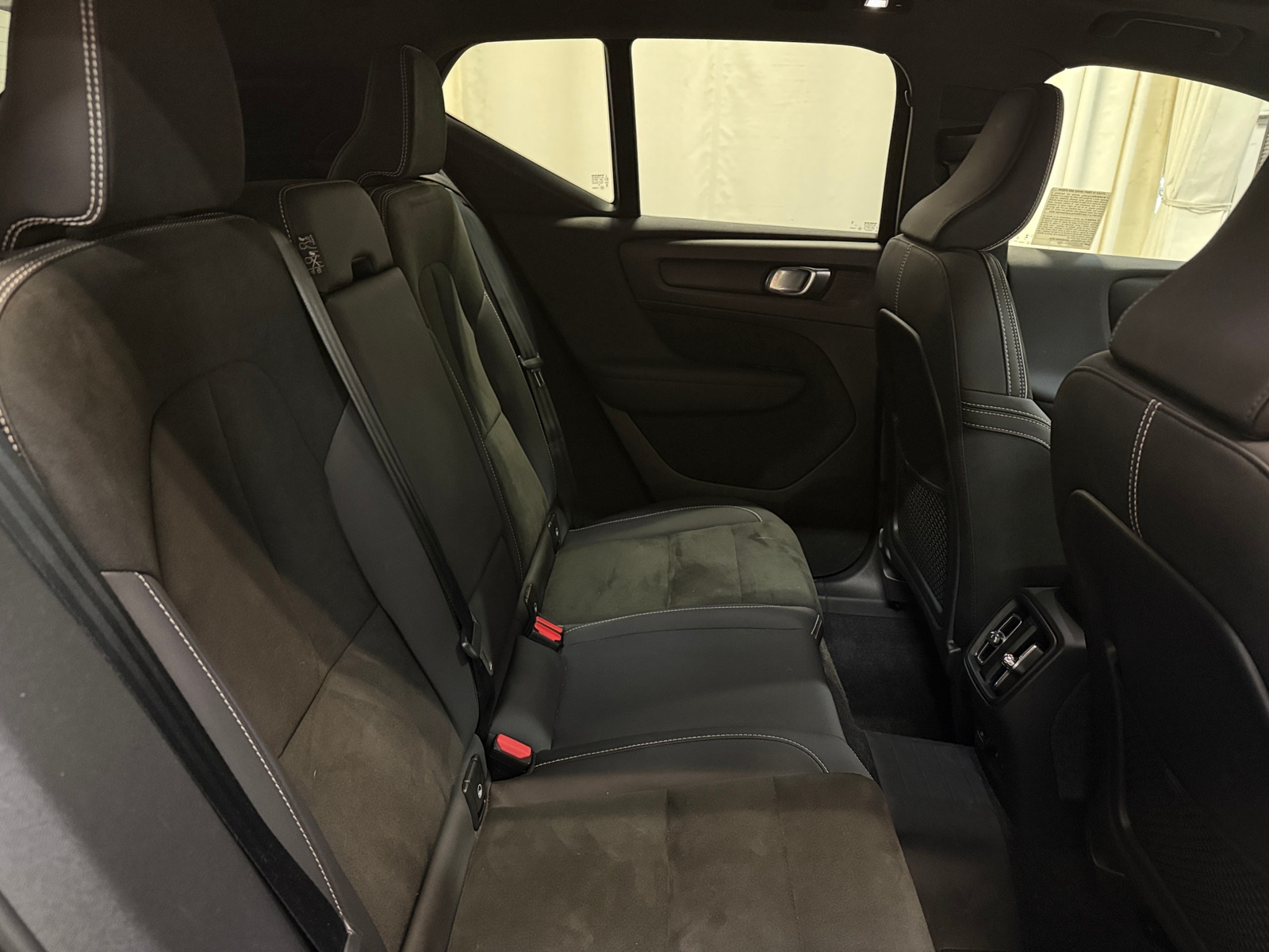 Thumbnail: 2023 Volvo XC40 - 6
