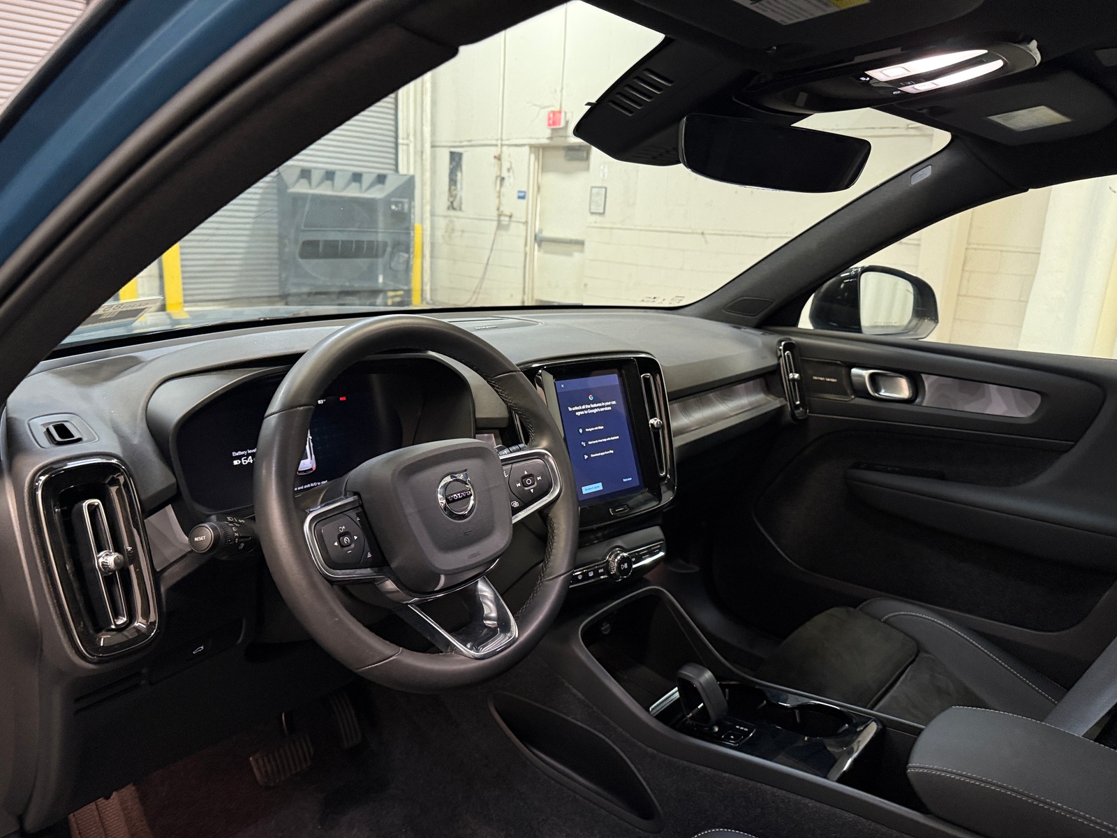 Thumbnail: 2023 Volvo XC40 - 3