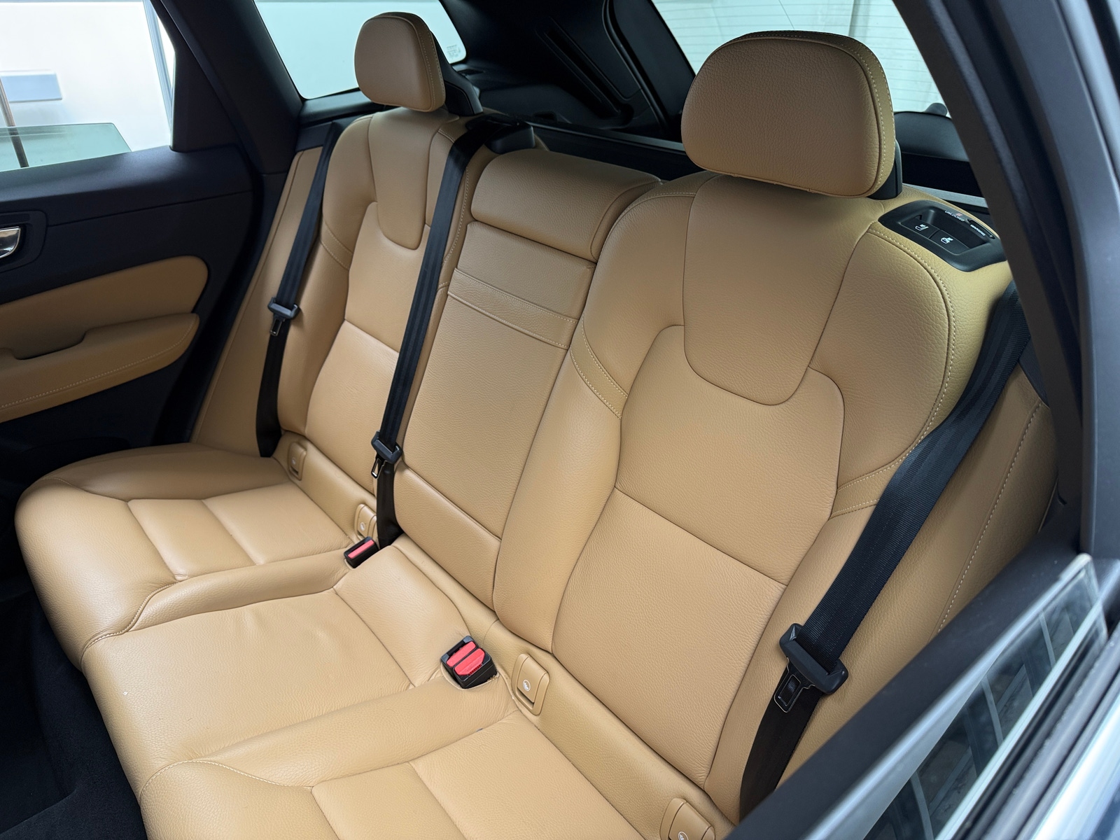Thumbnail: 2018 Volvo XC60 - 5
