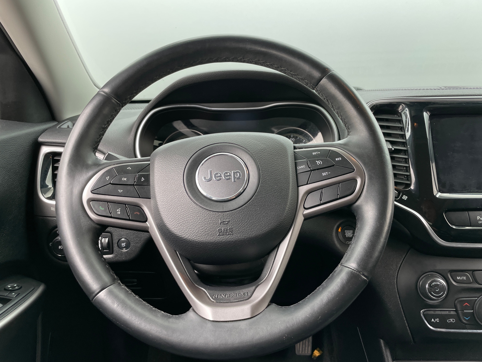 Thumbnail: 2019 Jeep Cherokee - 4