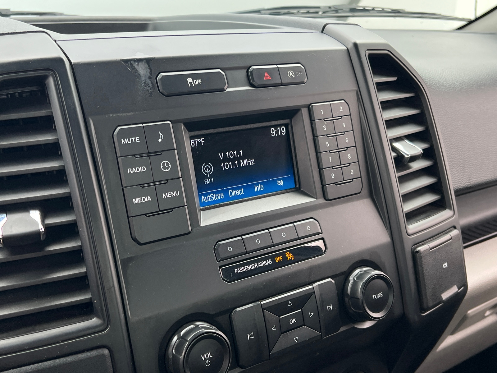 Thumbnail: 2019 Ford Econoline - 4