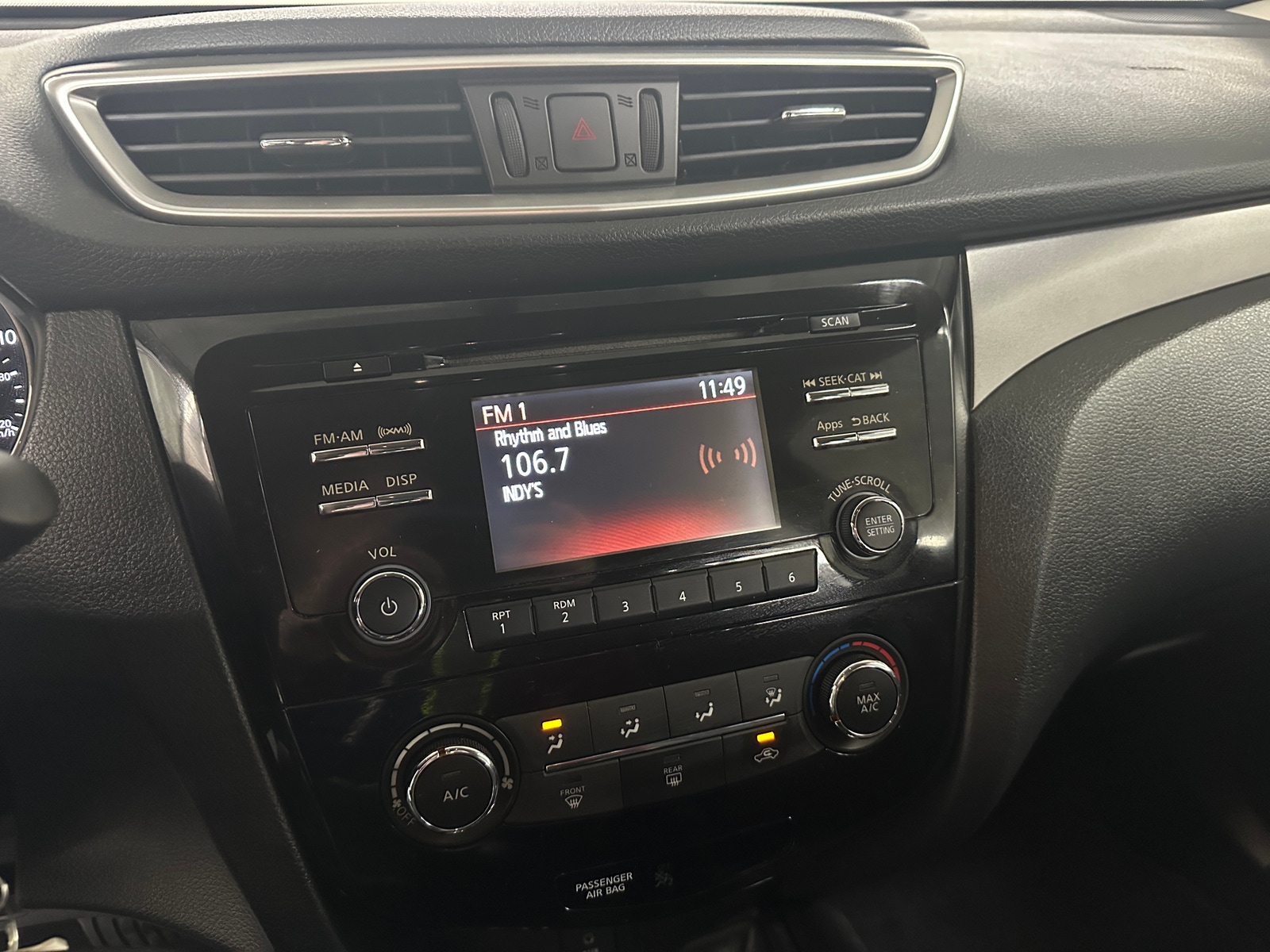 Thumbnail: 2016 Nissan Rogue - 4