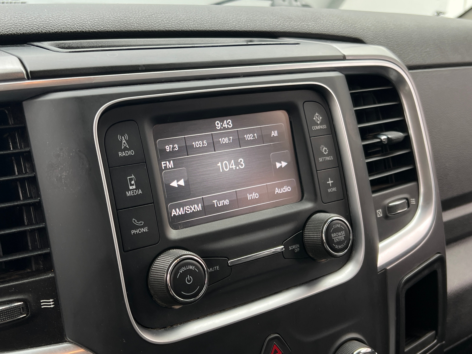 Thumbnail: 2021 RAM 1500 Classic - 4