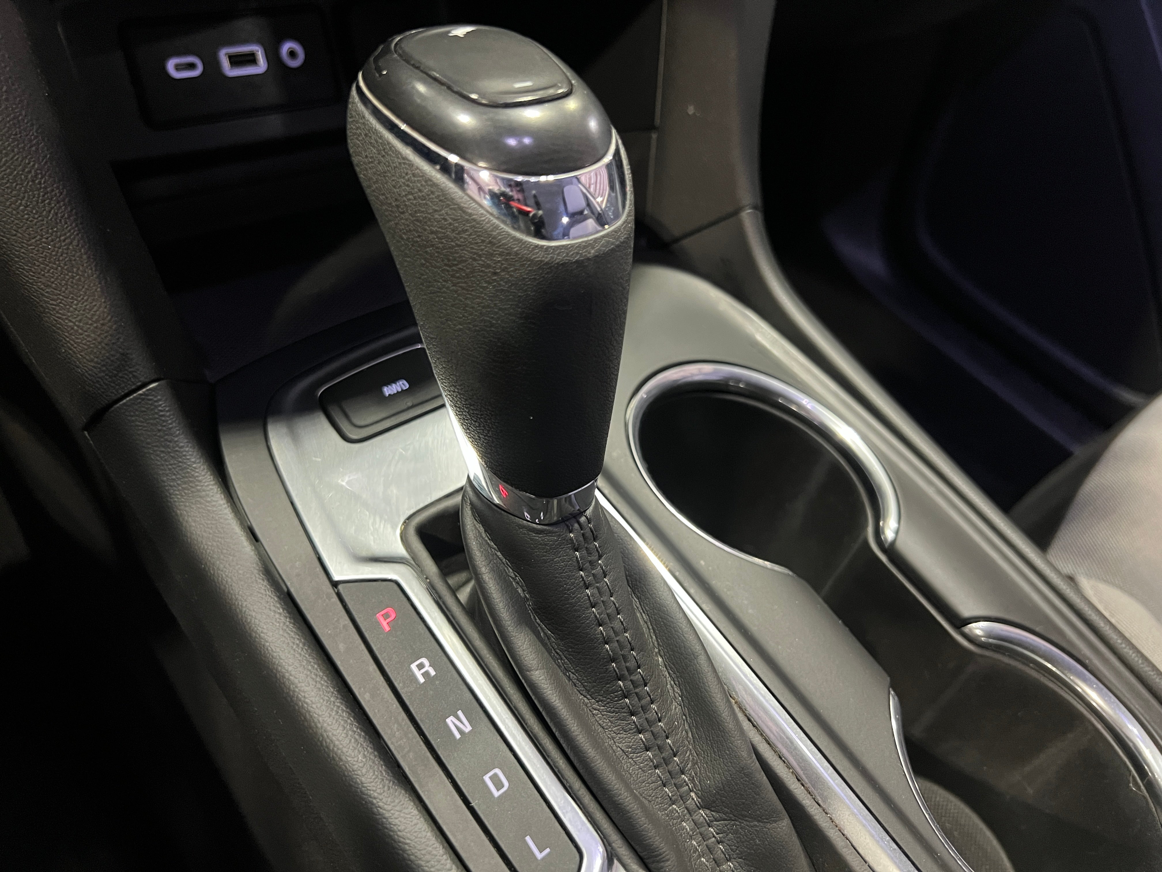 Used 2020 Chevrolet Equinox LS with VIN 3GNAXSEV3LS710885 for sale in Oak Creek, WI