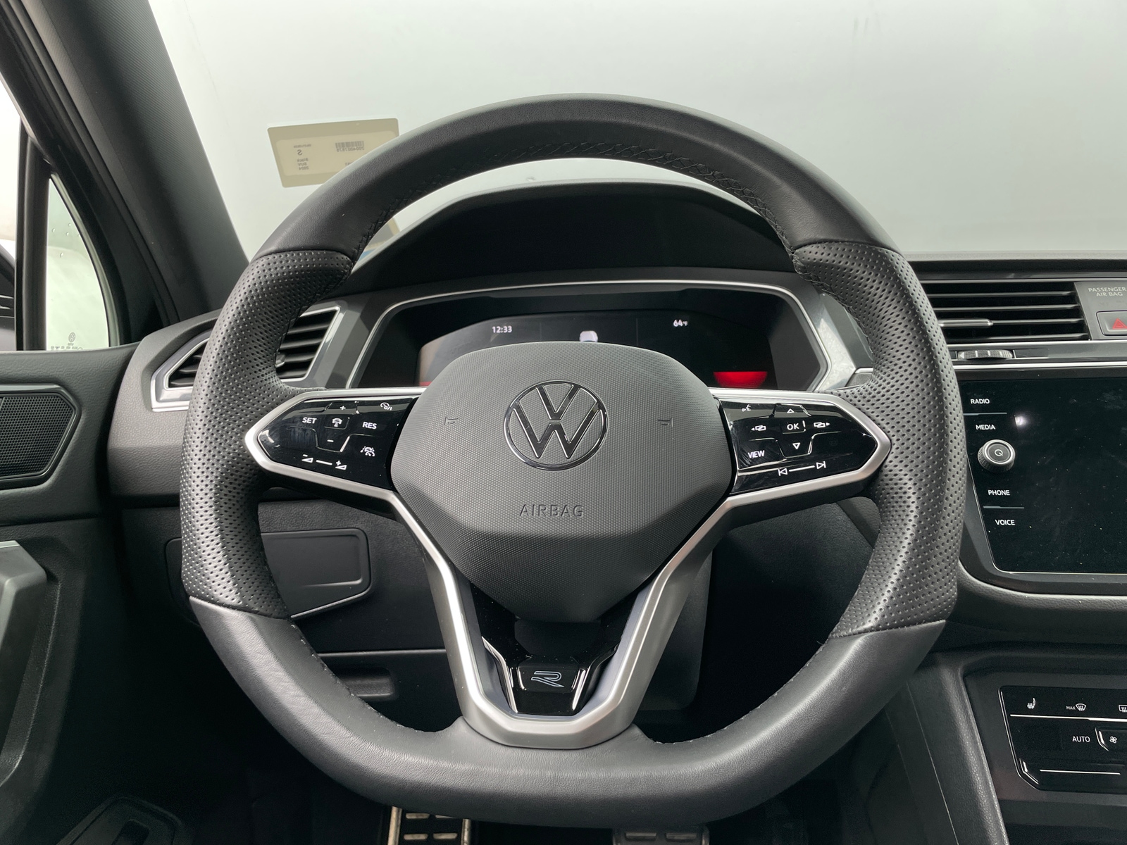 Thumbnail: 2024 Volkswagen Tiguan - 4