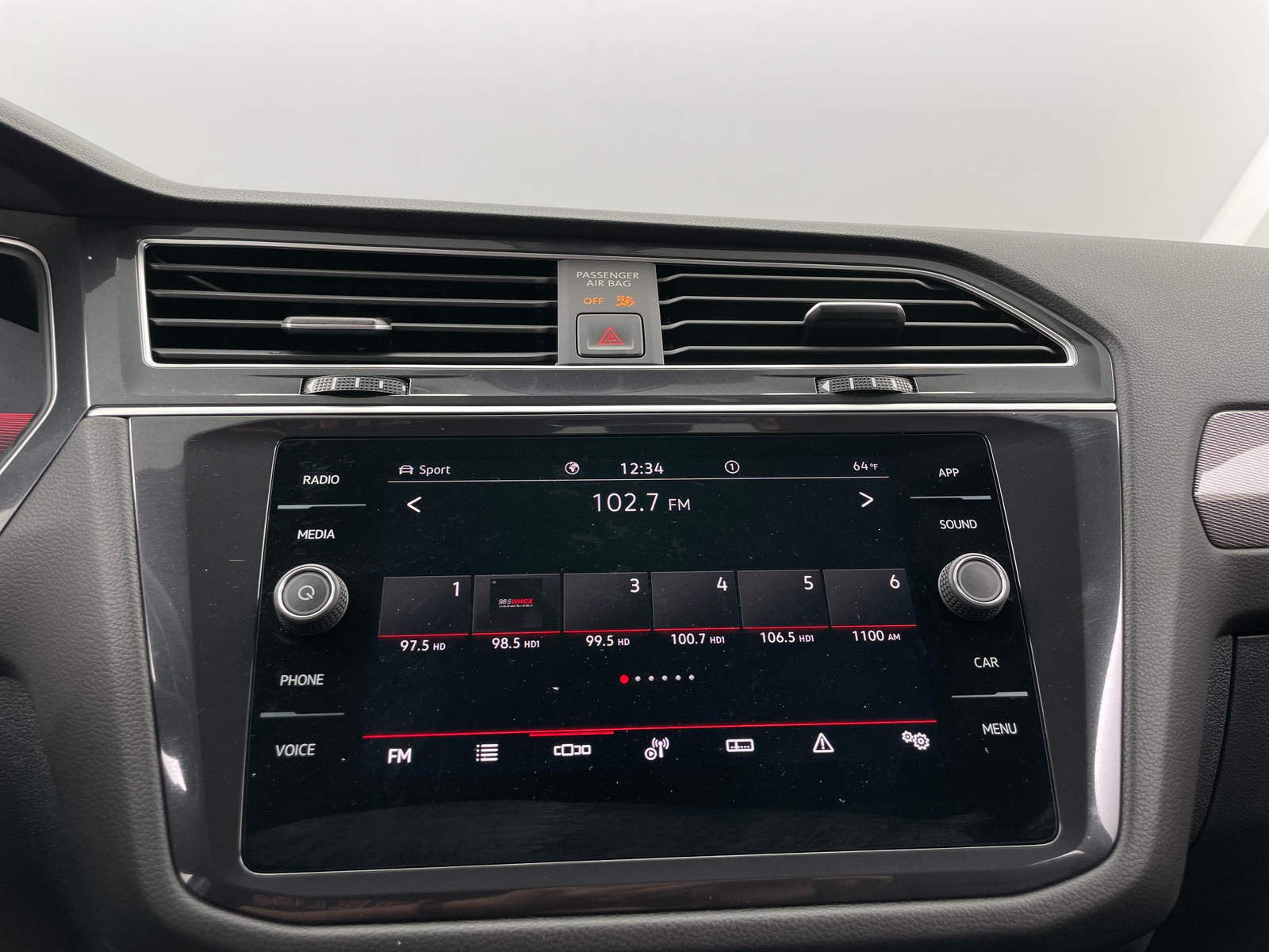 Thumbnail: 2024 Volkswagen Tiguan - 3