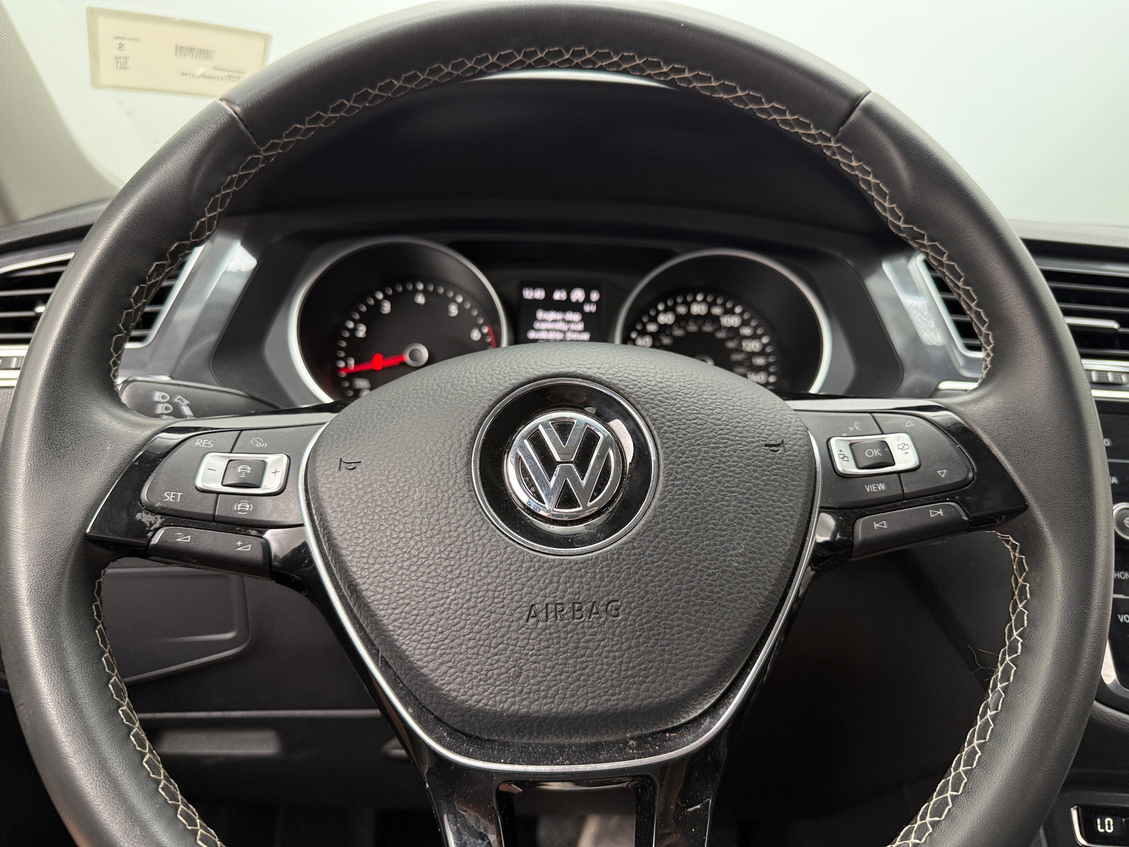 Thumbnail: 2021 Volkswagen Tiguan - 4