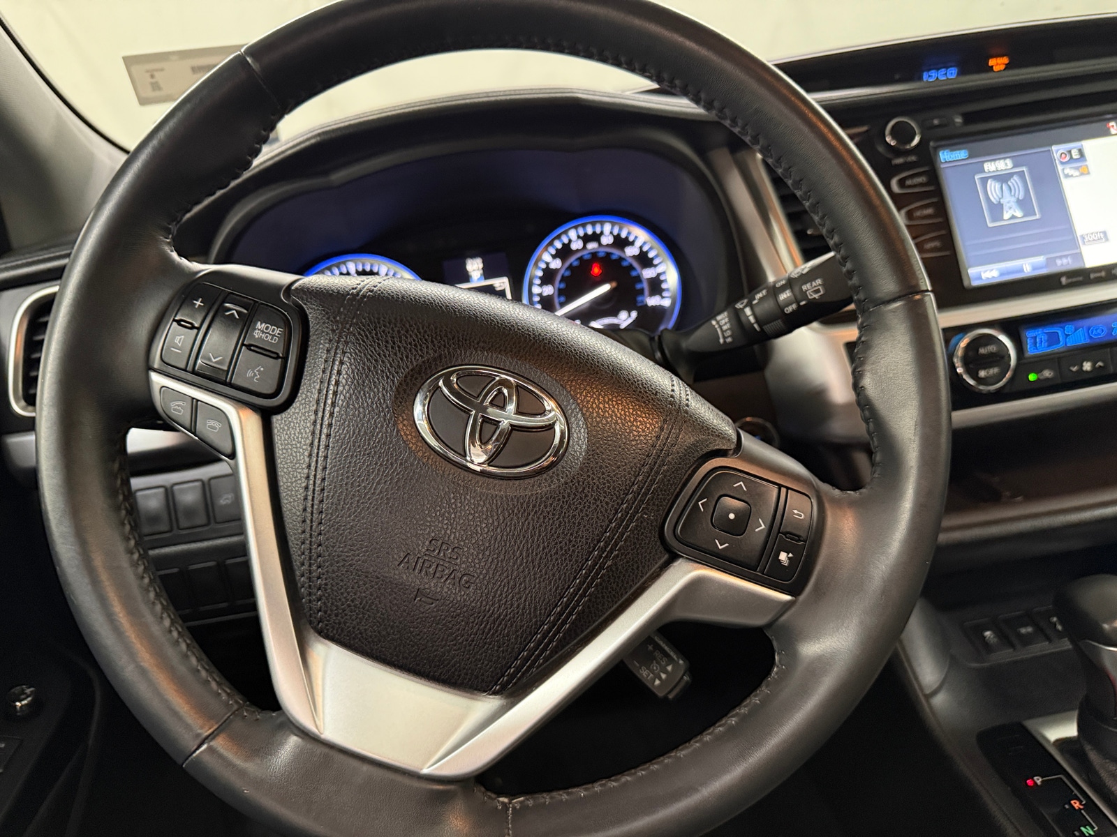 Thumbnail: 2016 Toyota Highlander - 4