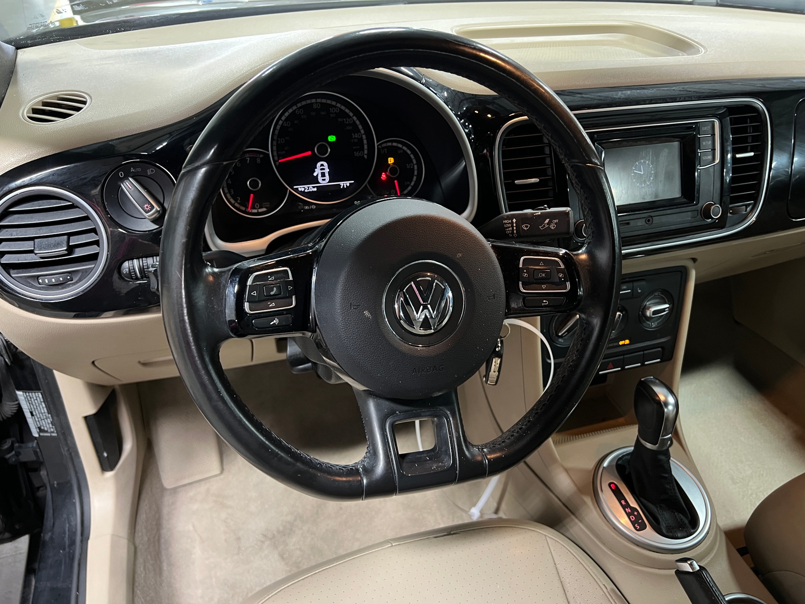 Thumbnail: 2016 Volkswagen Beetle - 4