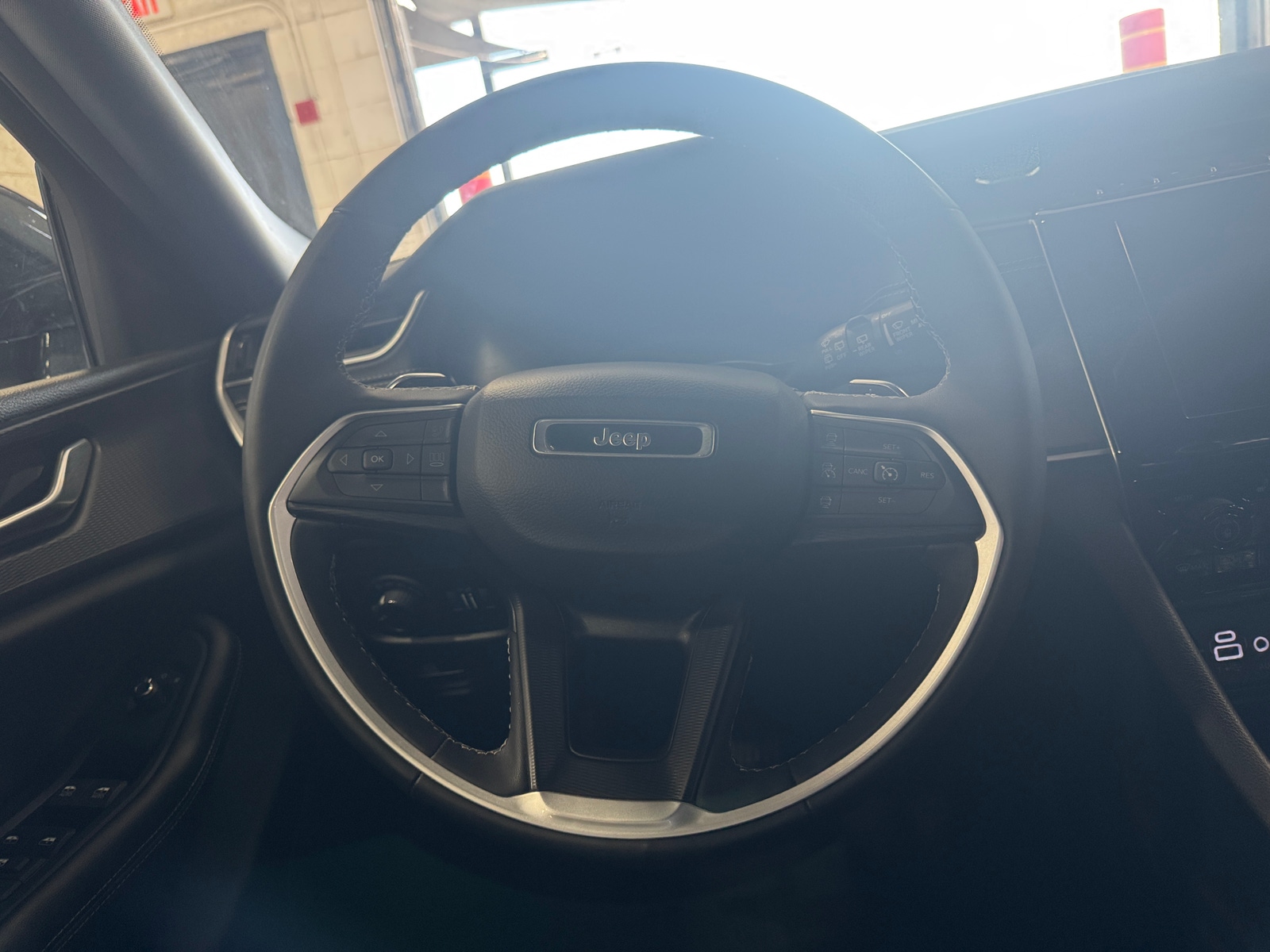 Thumbnail: 2024 Jeep Grand Cherokee - 5