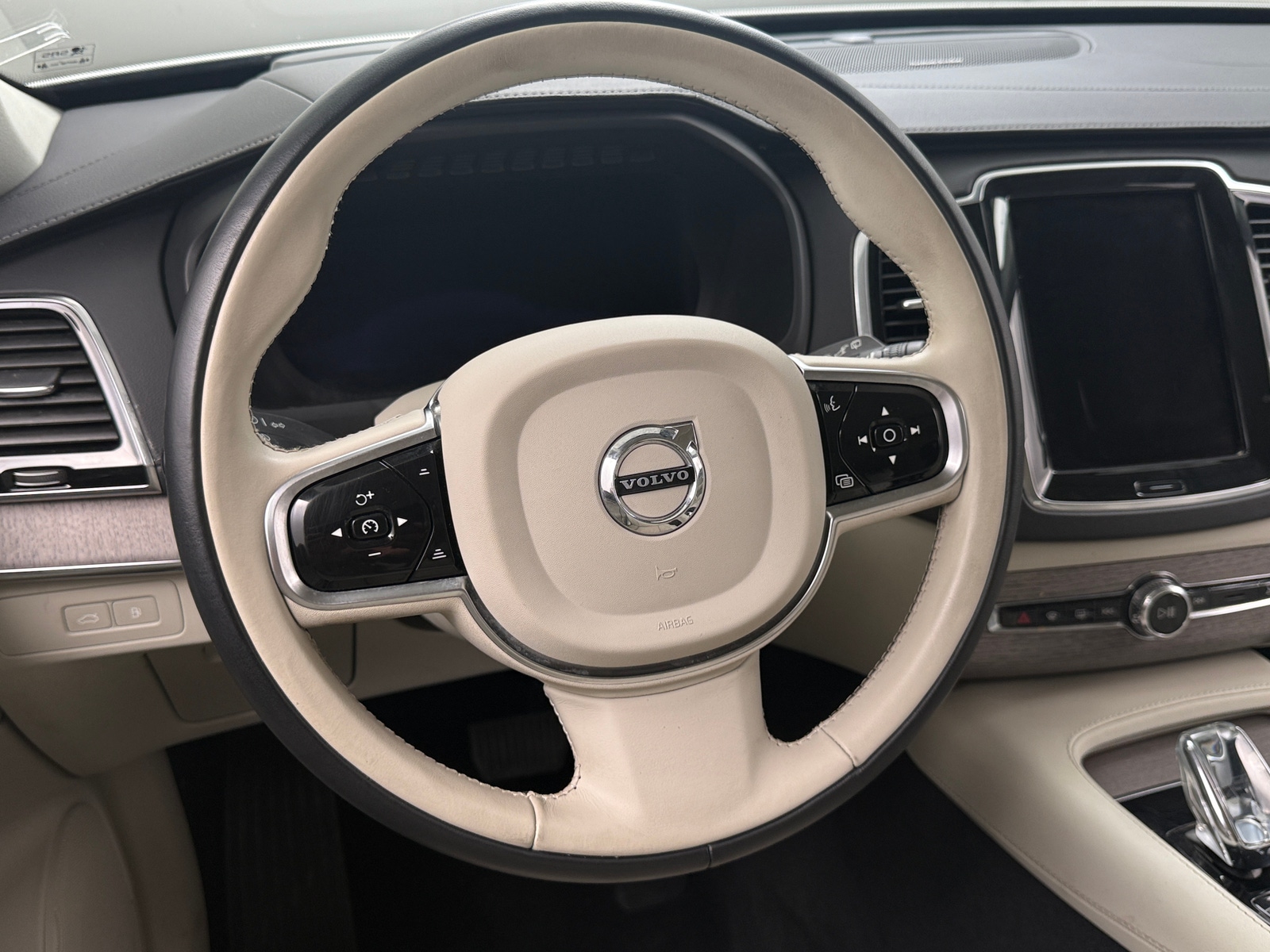 Thumbnail: 2023 Volvo XC90 - 4