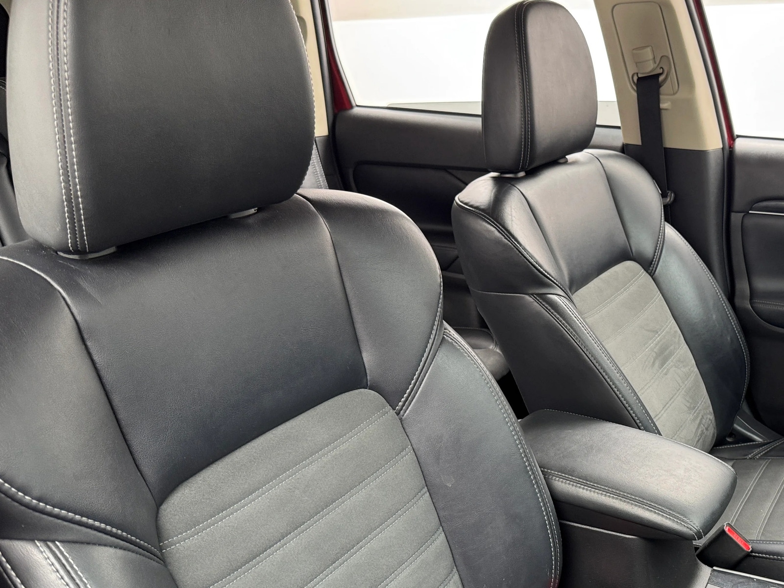 Thumbnail: 2019 Mitsubishi Outlander - 2