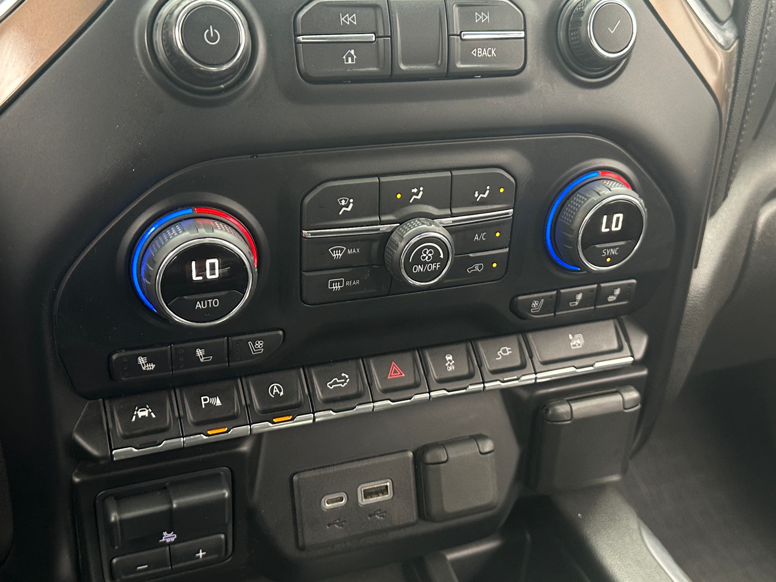 Thumbnail: 2020 Chevrolet Silverado 1500 - 3