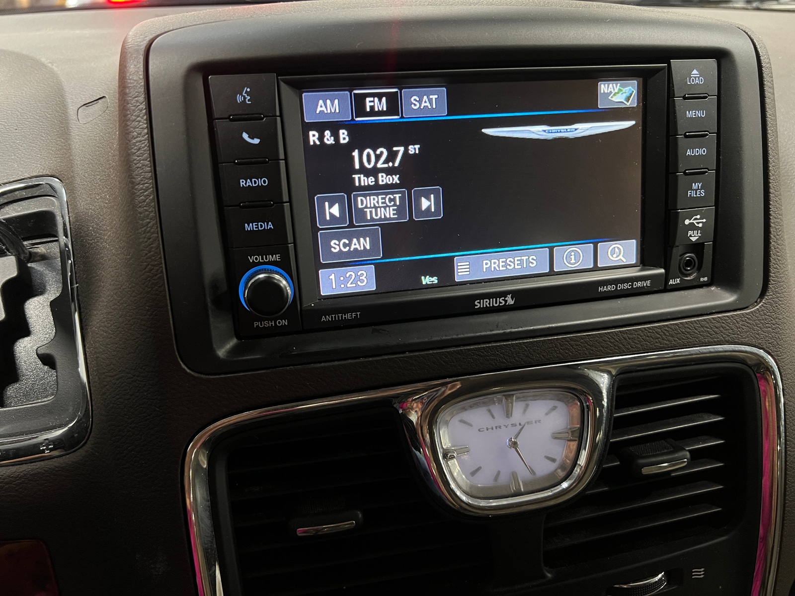 Thumbnail: 2016 Chrysler Town & Country - 3