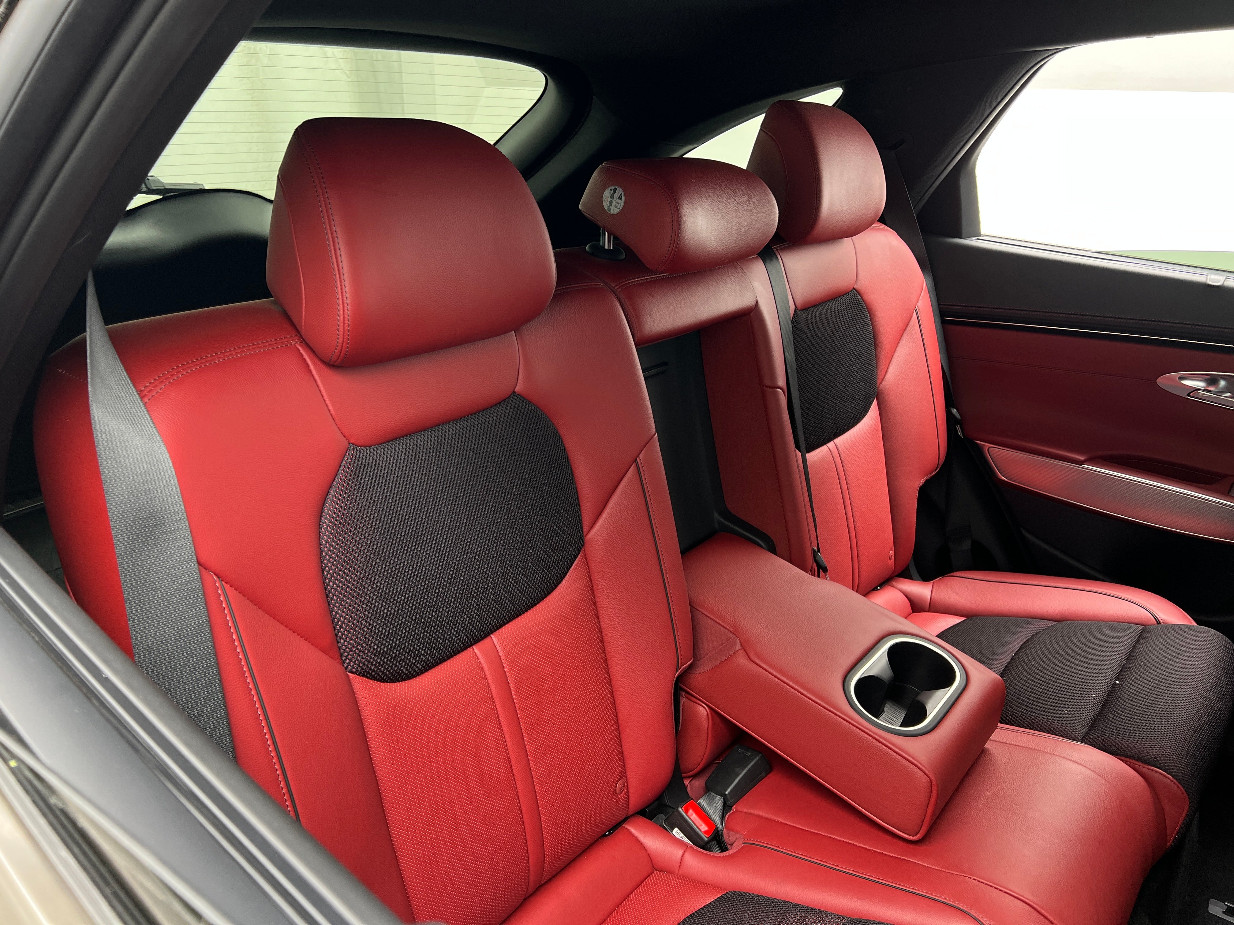 2023 GENESIS GV70