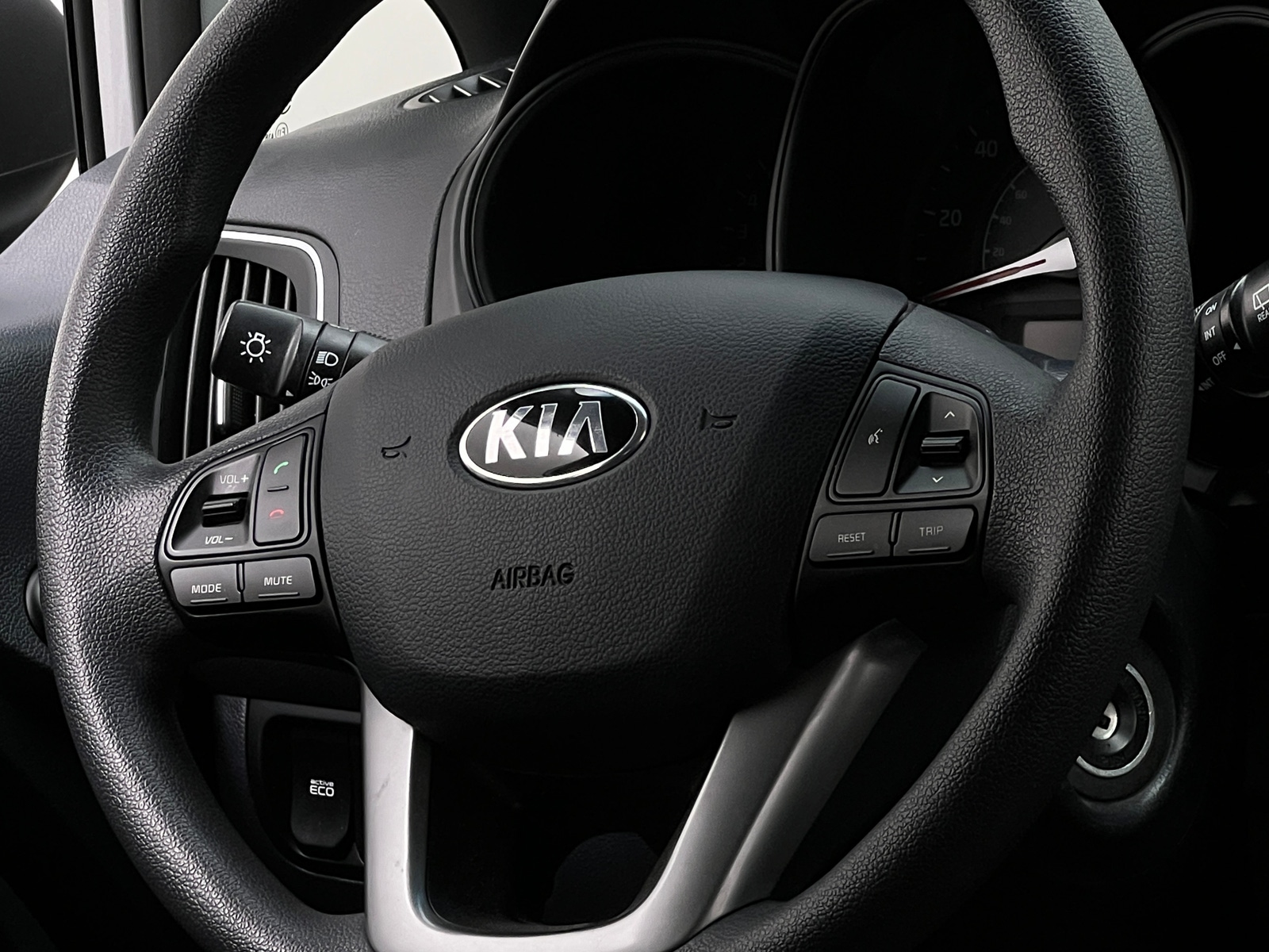 Thumbnail: 2016 Kia Rio - 5