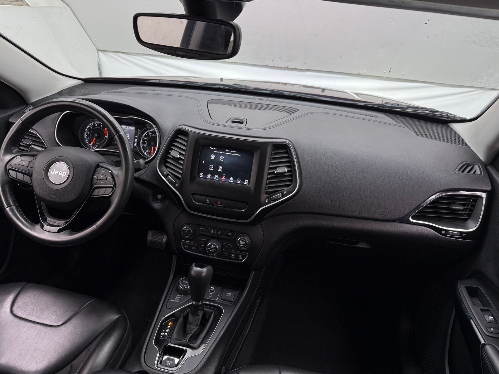 Thumbnail: 2020 Jeep Cherokee - 3