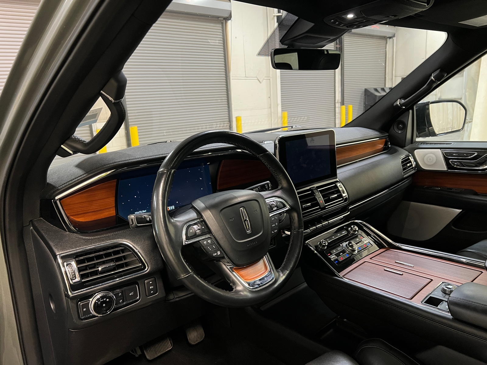 Thumbnail: 2019 Lincoln Navigator L - 2