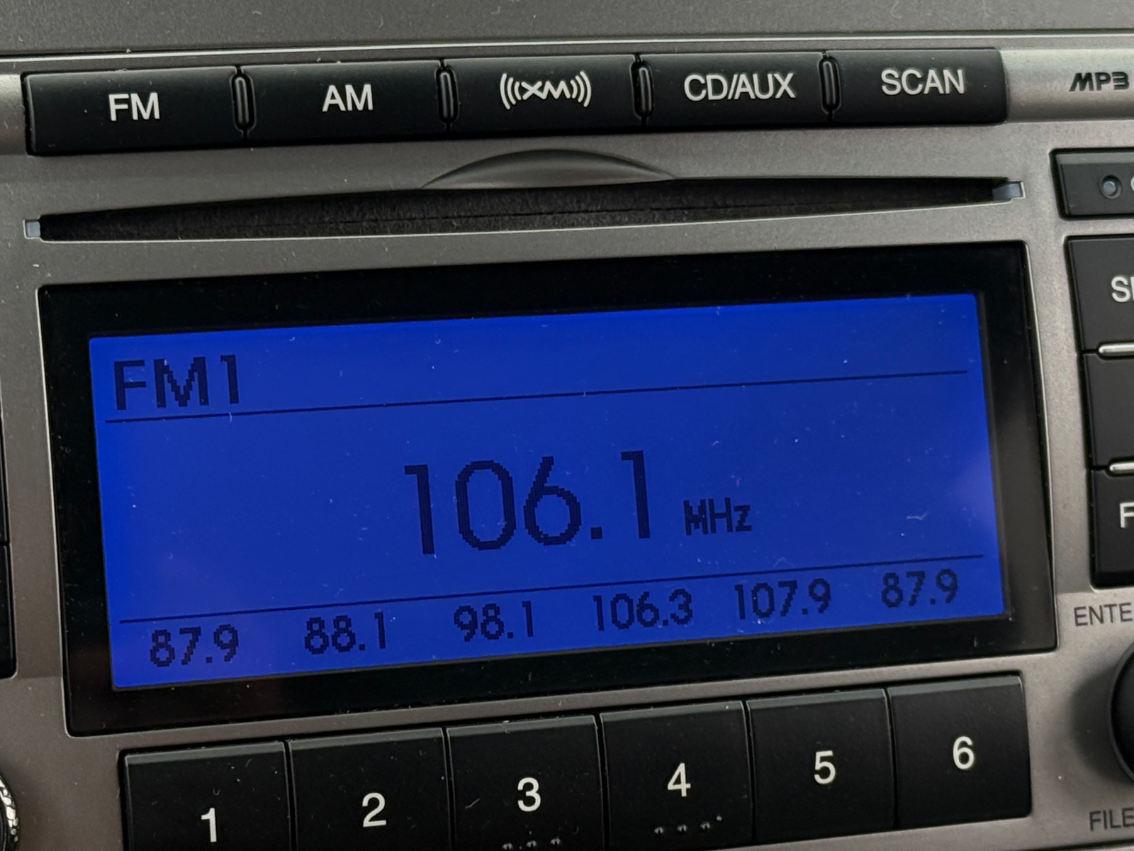 Thumbnail: 2010 Hyundai Santa Fe - 4