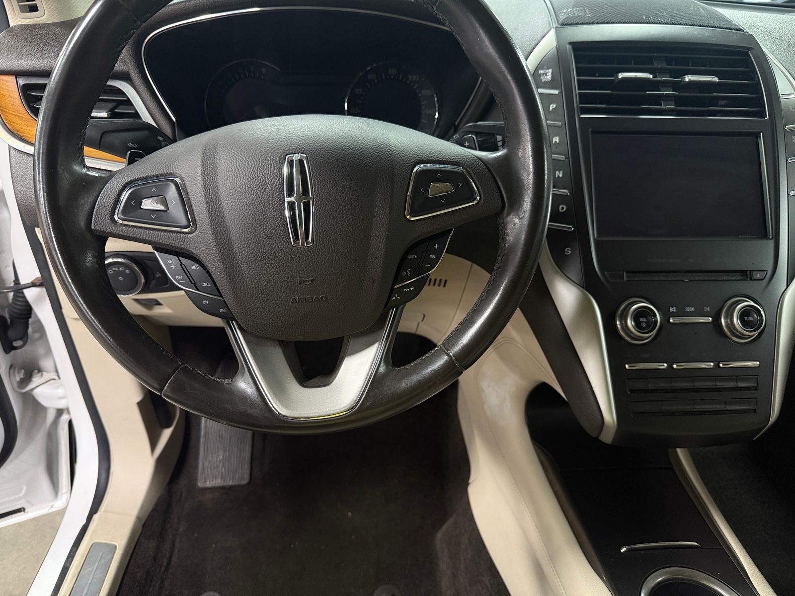Thumbnail: 2017 Lincoln MKC - 4
