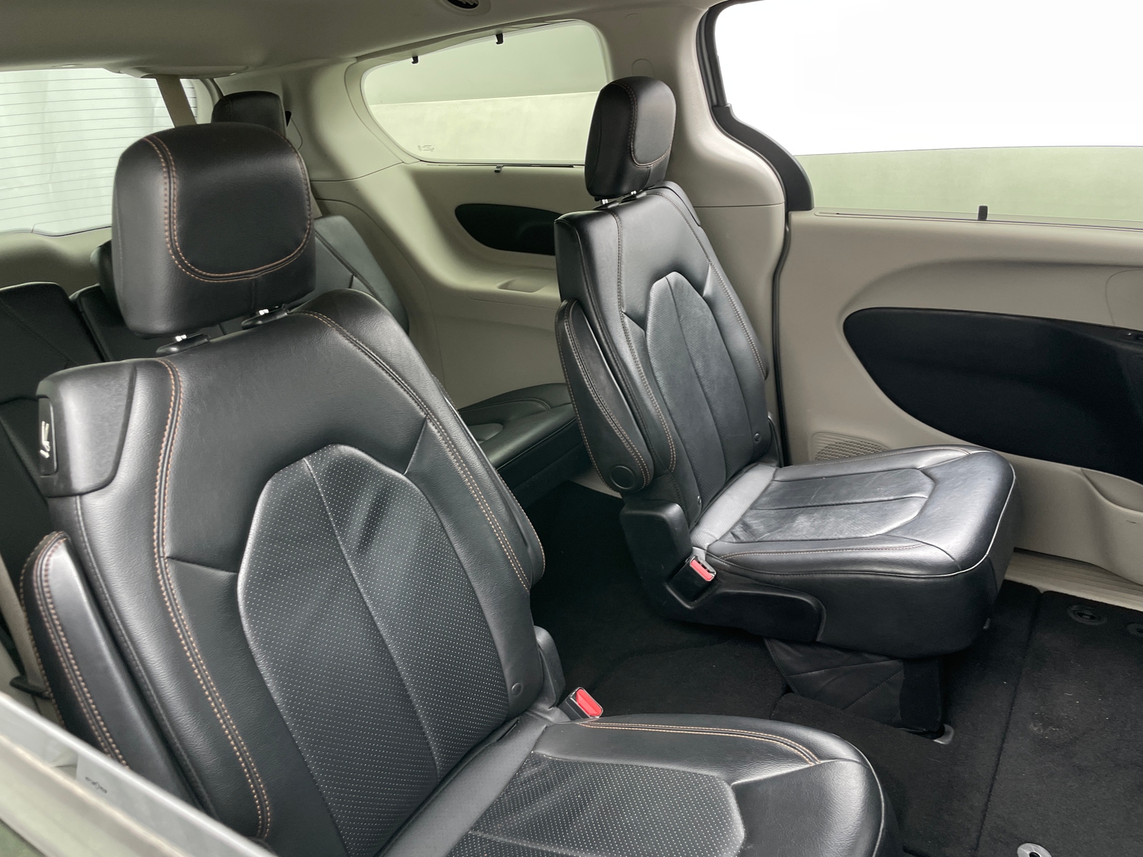 Thumbnail: 2018 Chrysler Pacifica - 5
