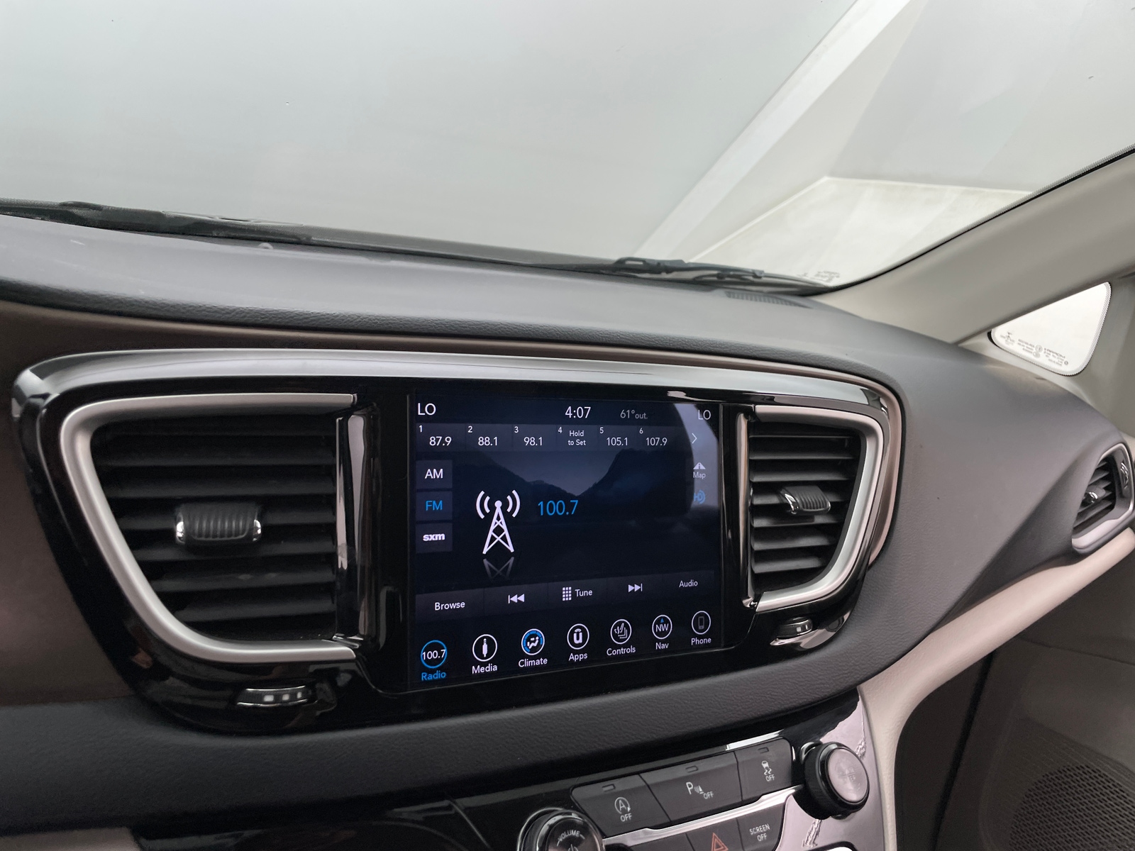 Thumbnail: 2018 Chrysler Pacifica - 3