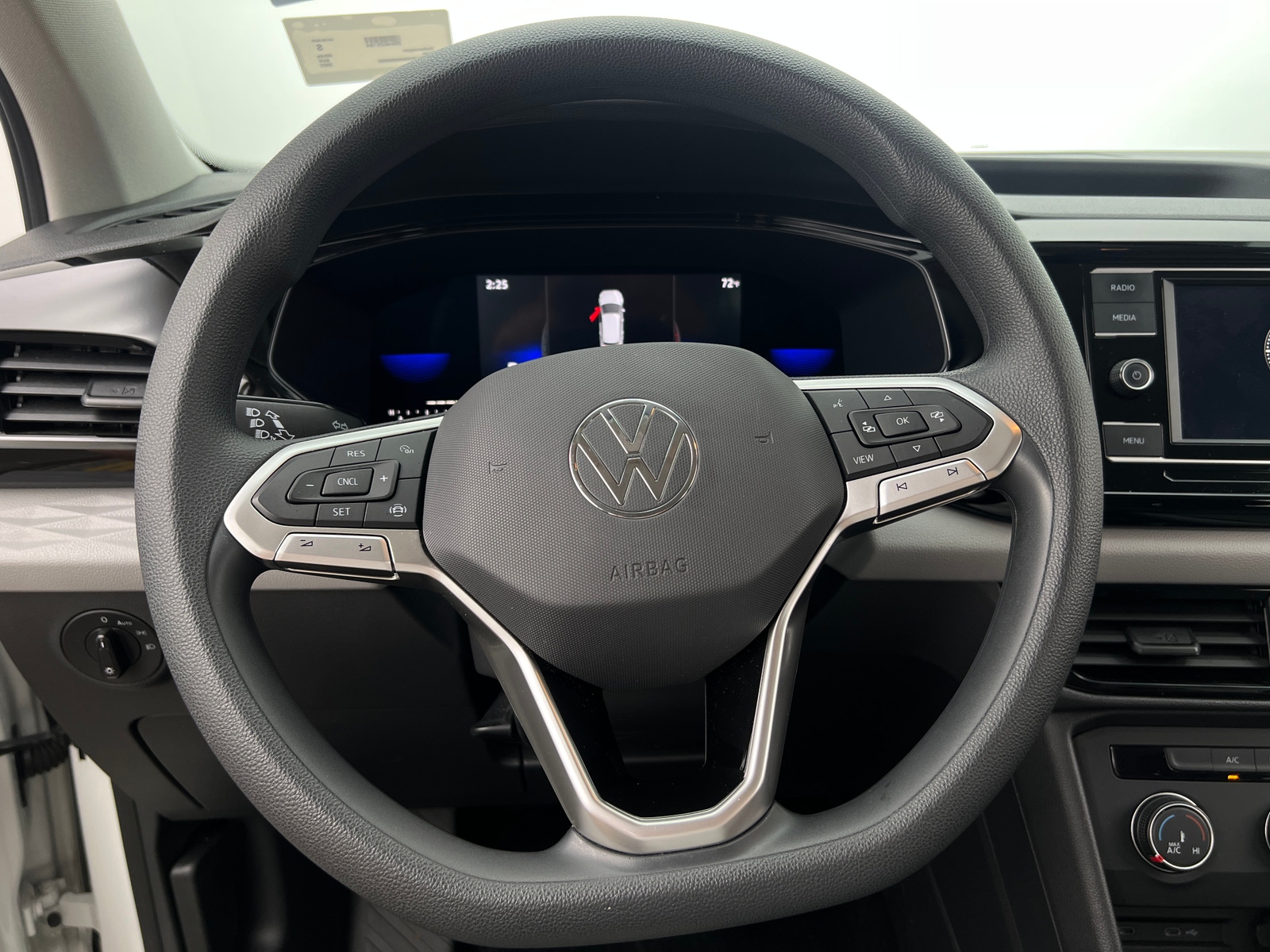 Thumbnail: 2022 Volkswagen Taos - 5