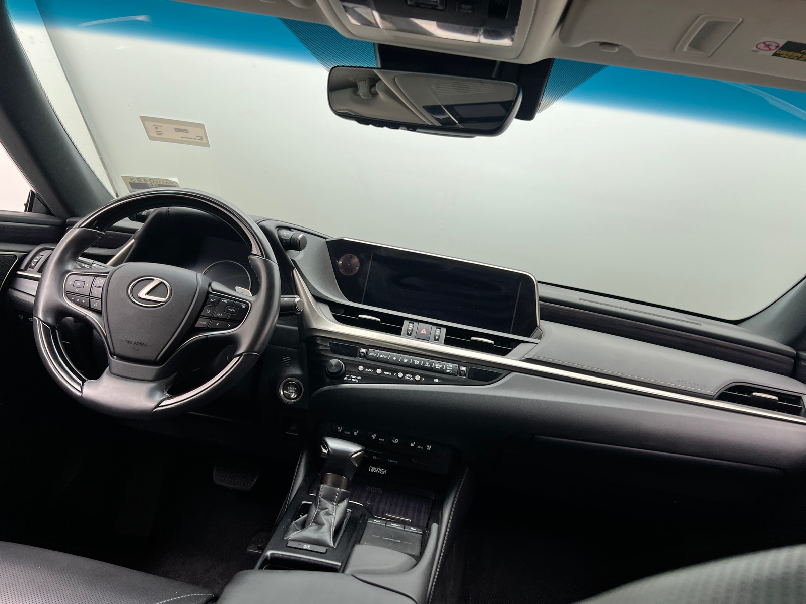 Thumbnail: 2020 Lexus ES - 2