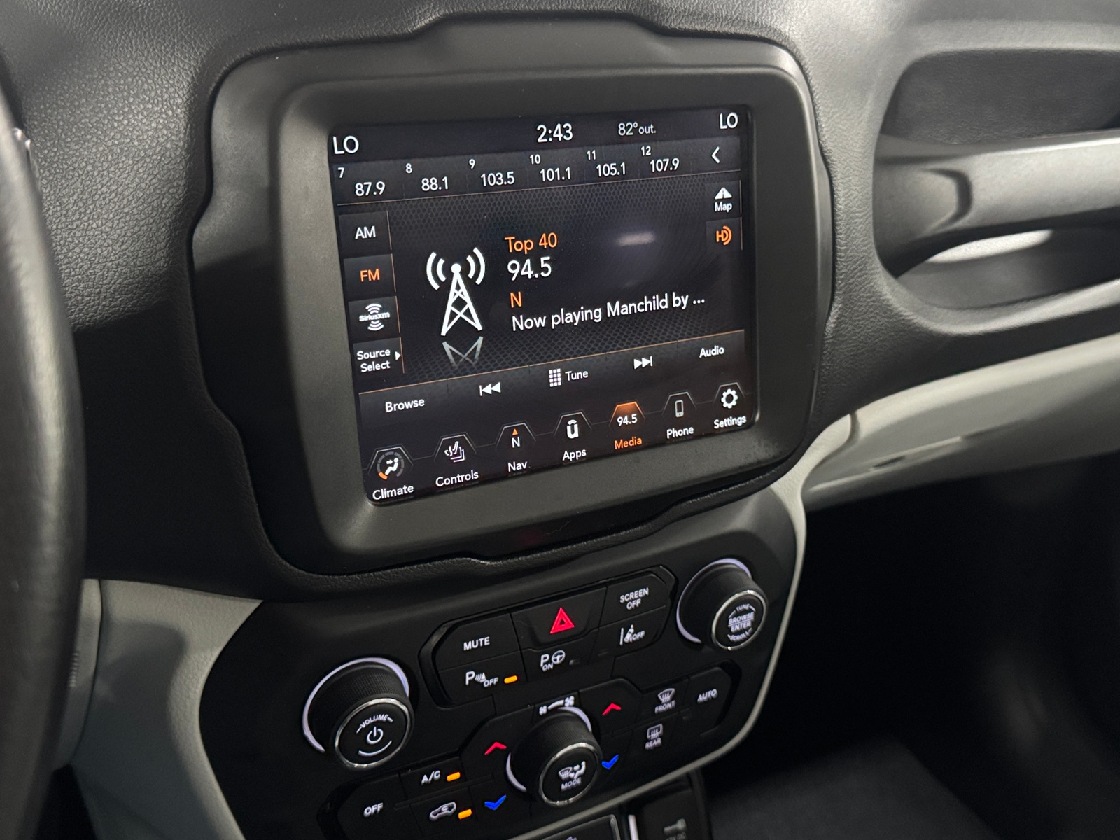 Thumbnail: 2021 Jeep Renegade - 3