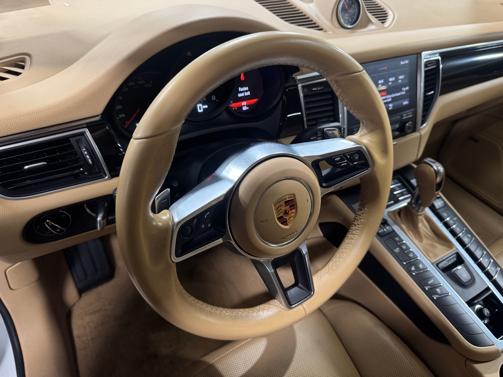 Thumbnail: 2017 Porsche Macan - 4