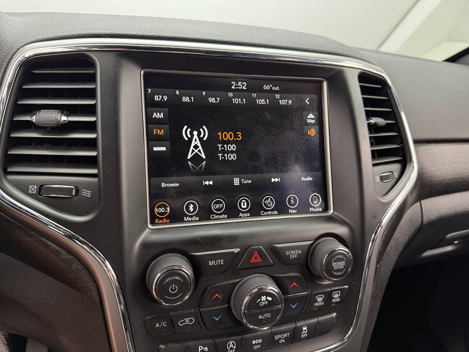 Thumbnail: 2018 Jeep Grand Cherokee - 4