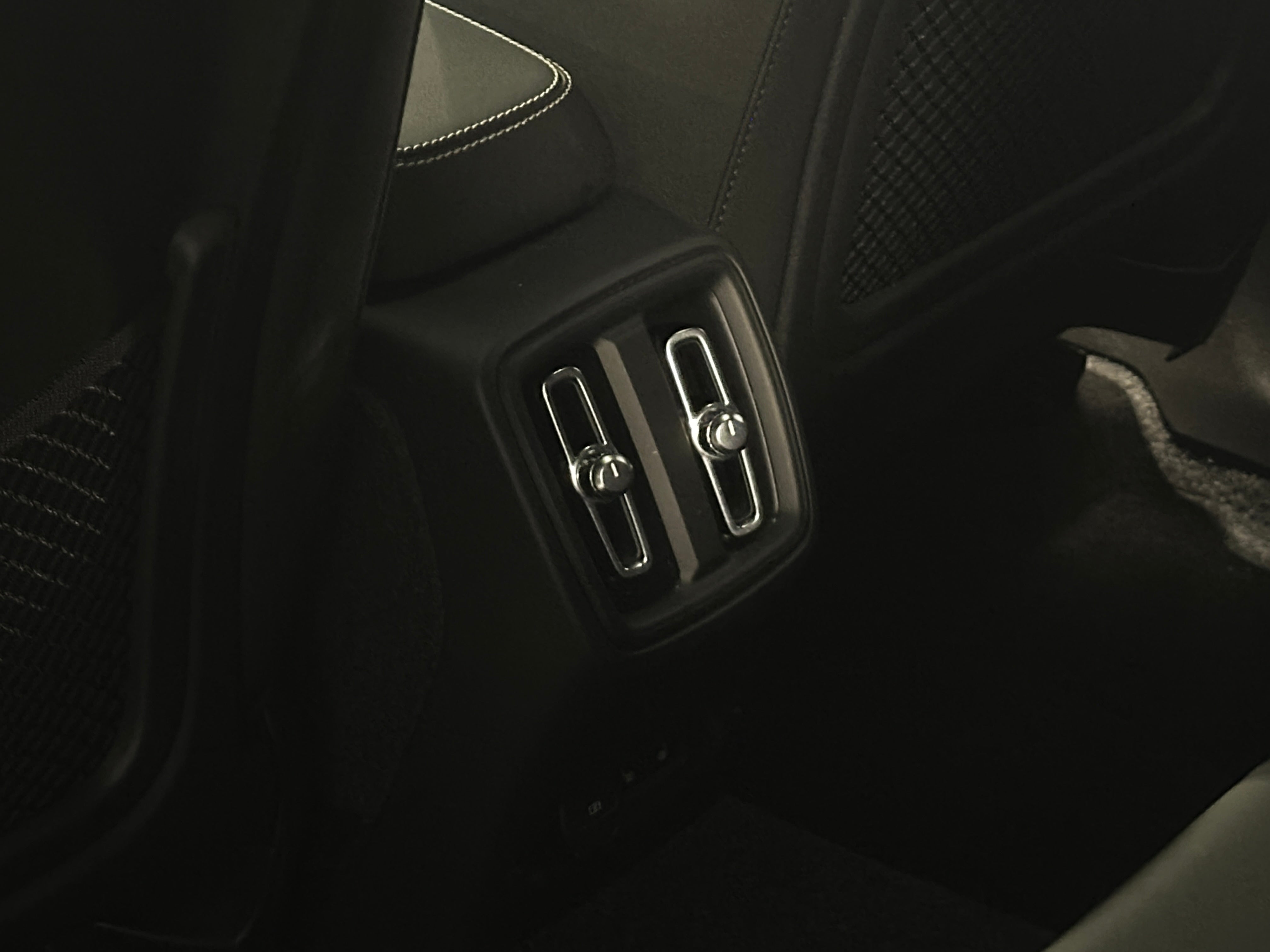 2023 Volvo XC40