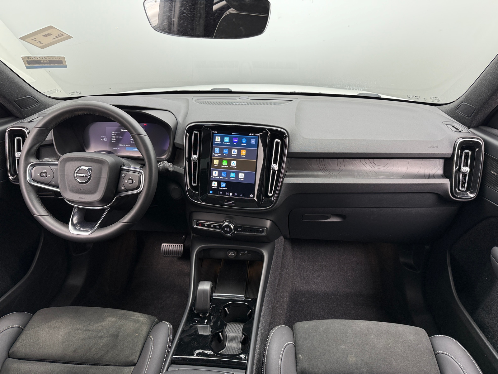Thumbnail: 2023 Volvo XC40 - 3