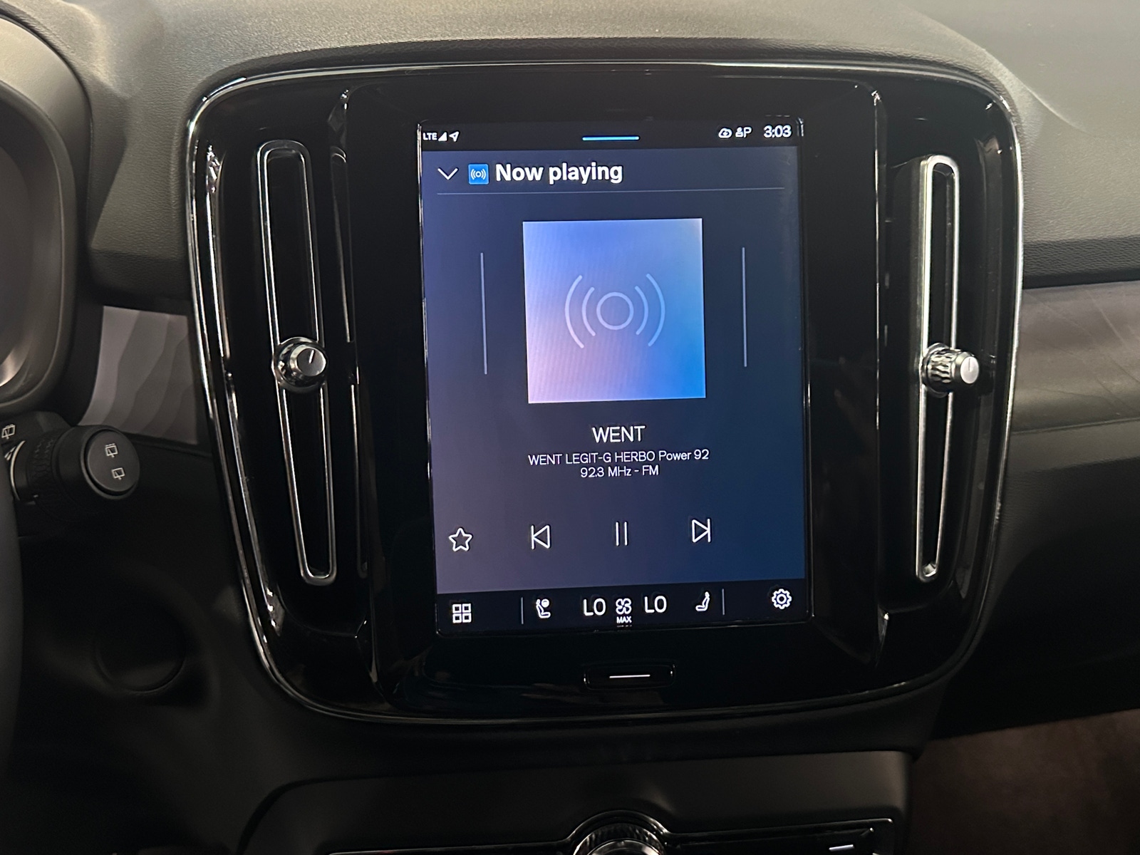 Thumbnail: 2023 Volvo XC40 - 4