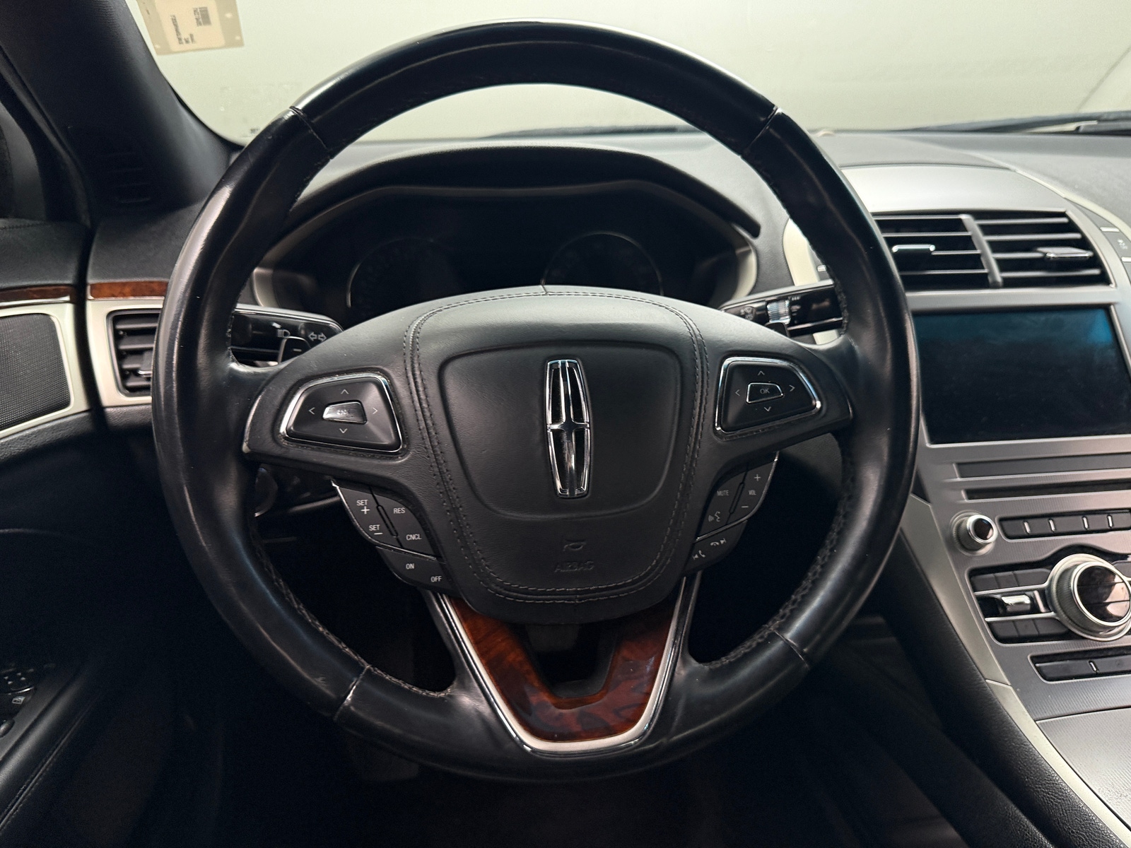 Thumbnail: 2017 Lincoln MKZ - 4