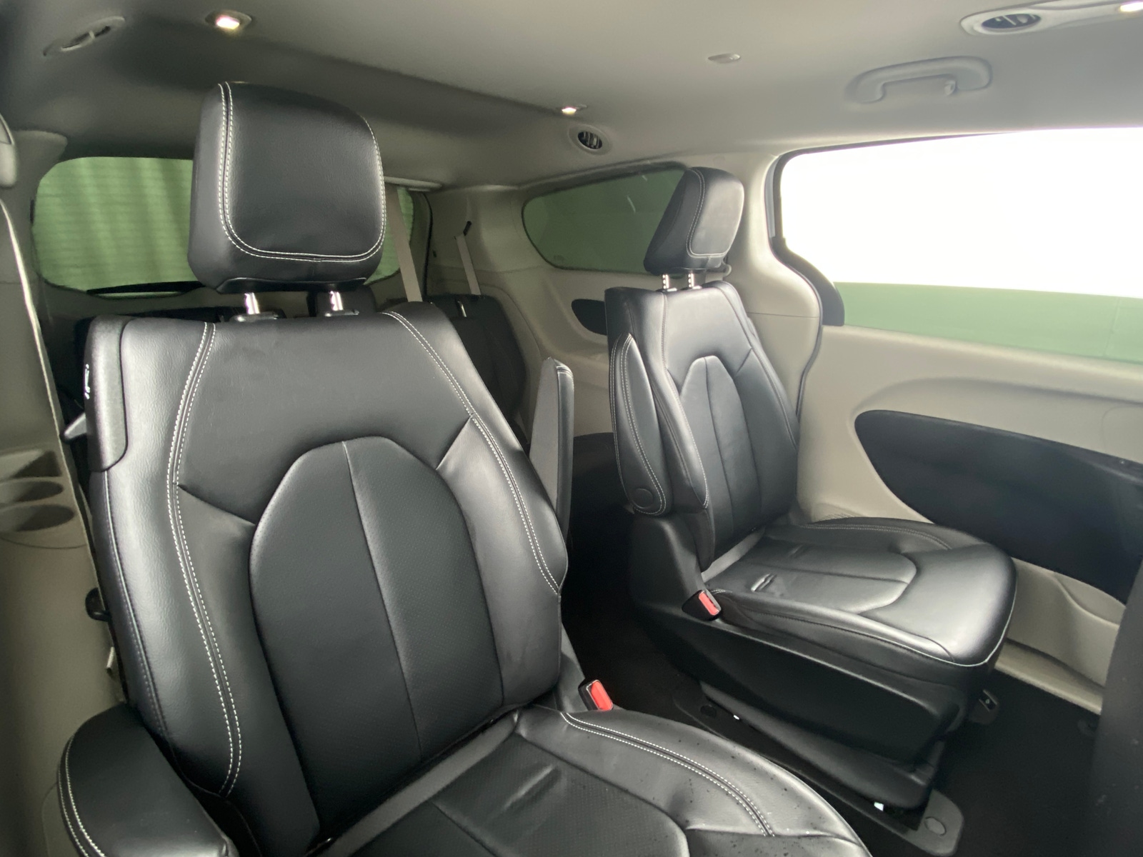 Thumbnail: 2022 Chrysler Pacifica - 5