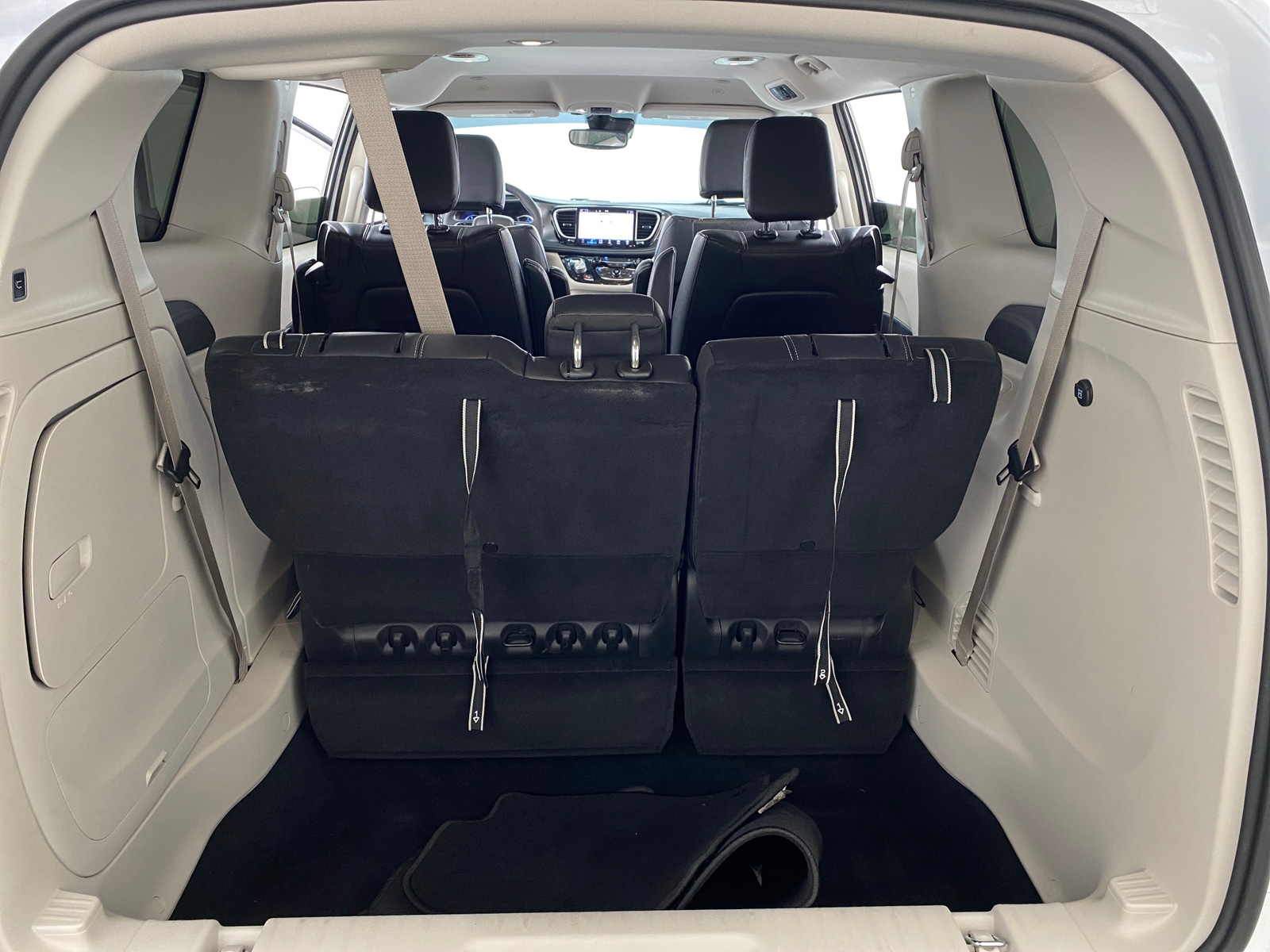 Thumbnail: 2022 Chrysler Pacifica - 6
