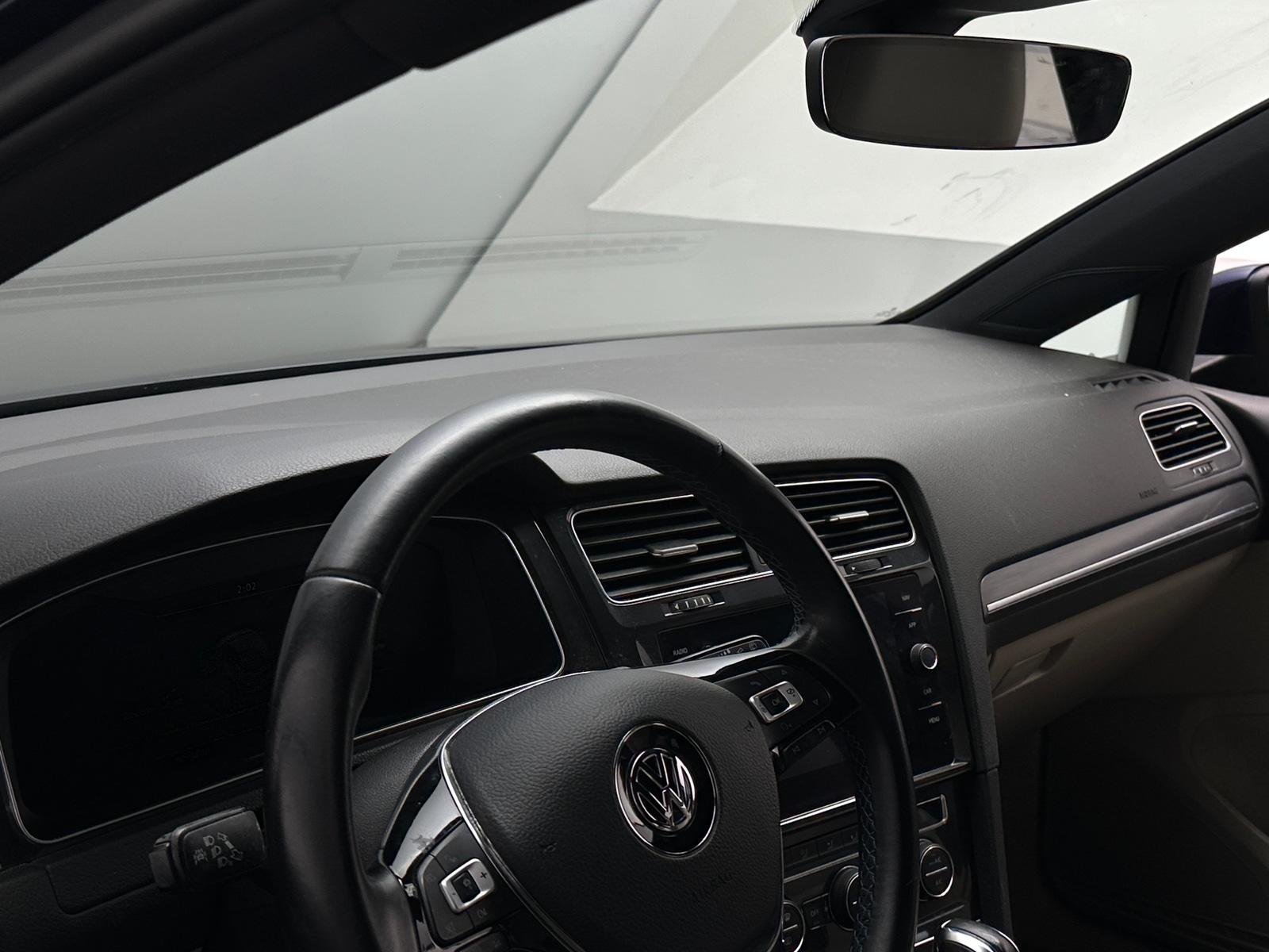 Thumbnail: 2017 Volkswagen e-Golf - 2