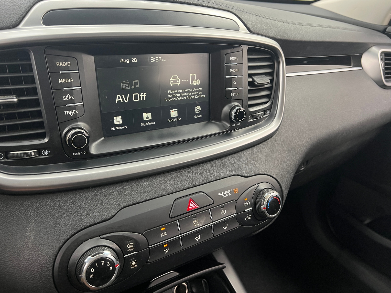 Thumbnail: 2019 Kia Sorento - 4