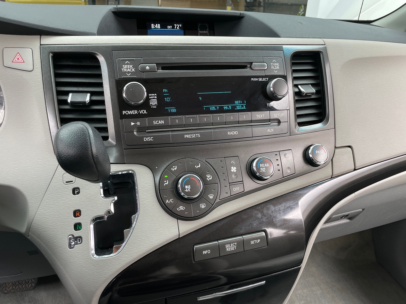 Thumbnail: 2011 Toyota Sienna - 4