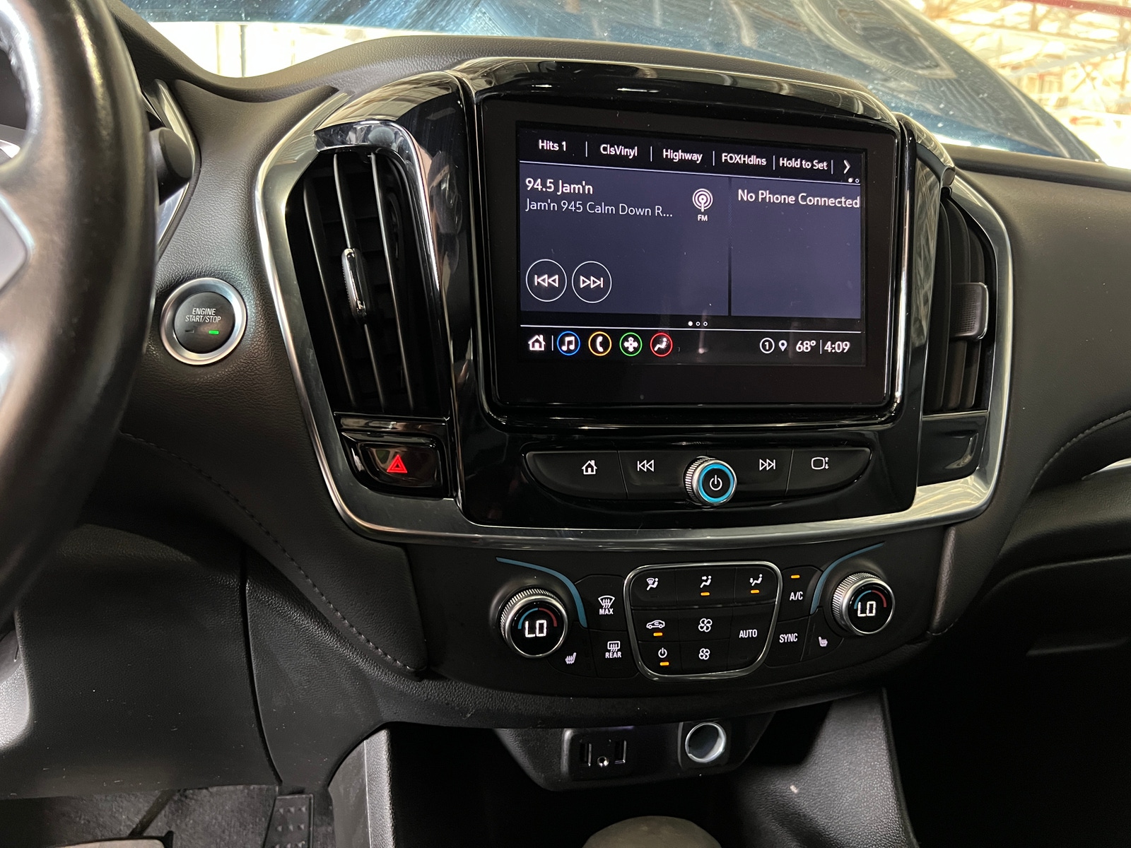 Thumbnail: 2022 Chevrolet Traverse - 4
